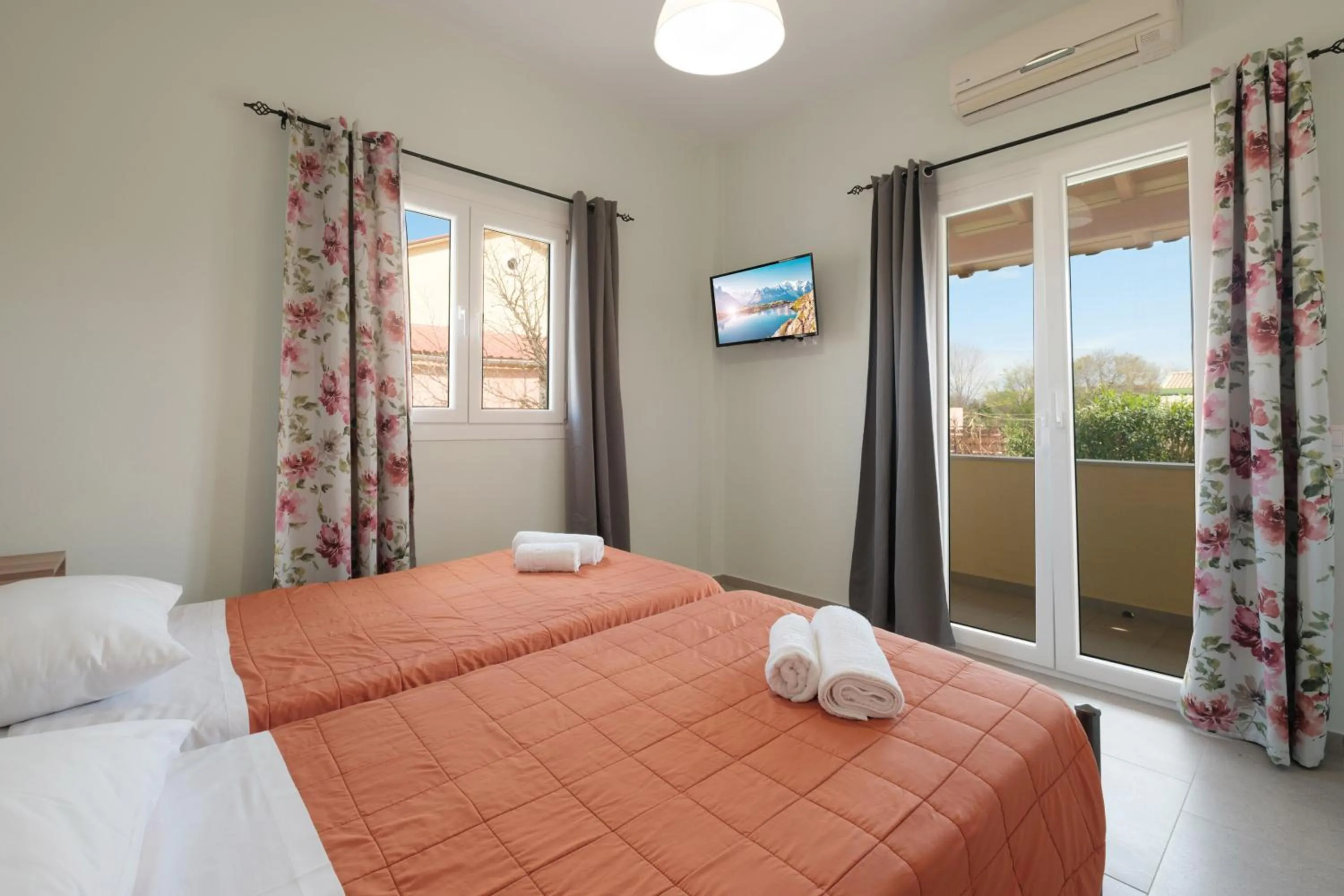 TV and multimedia, Bed in Feeloxenia Corfu Apartments