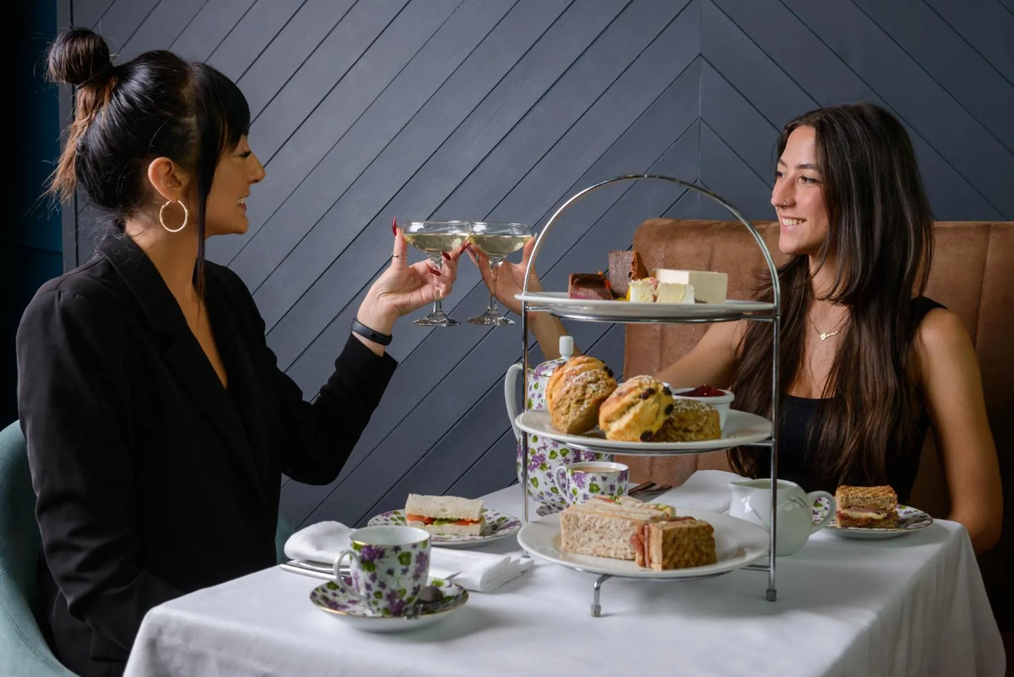 Restaurant/places to eat in The Ellison