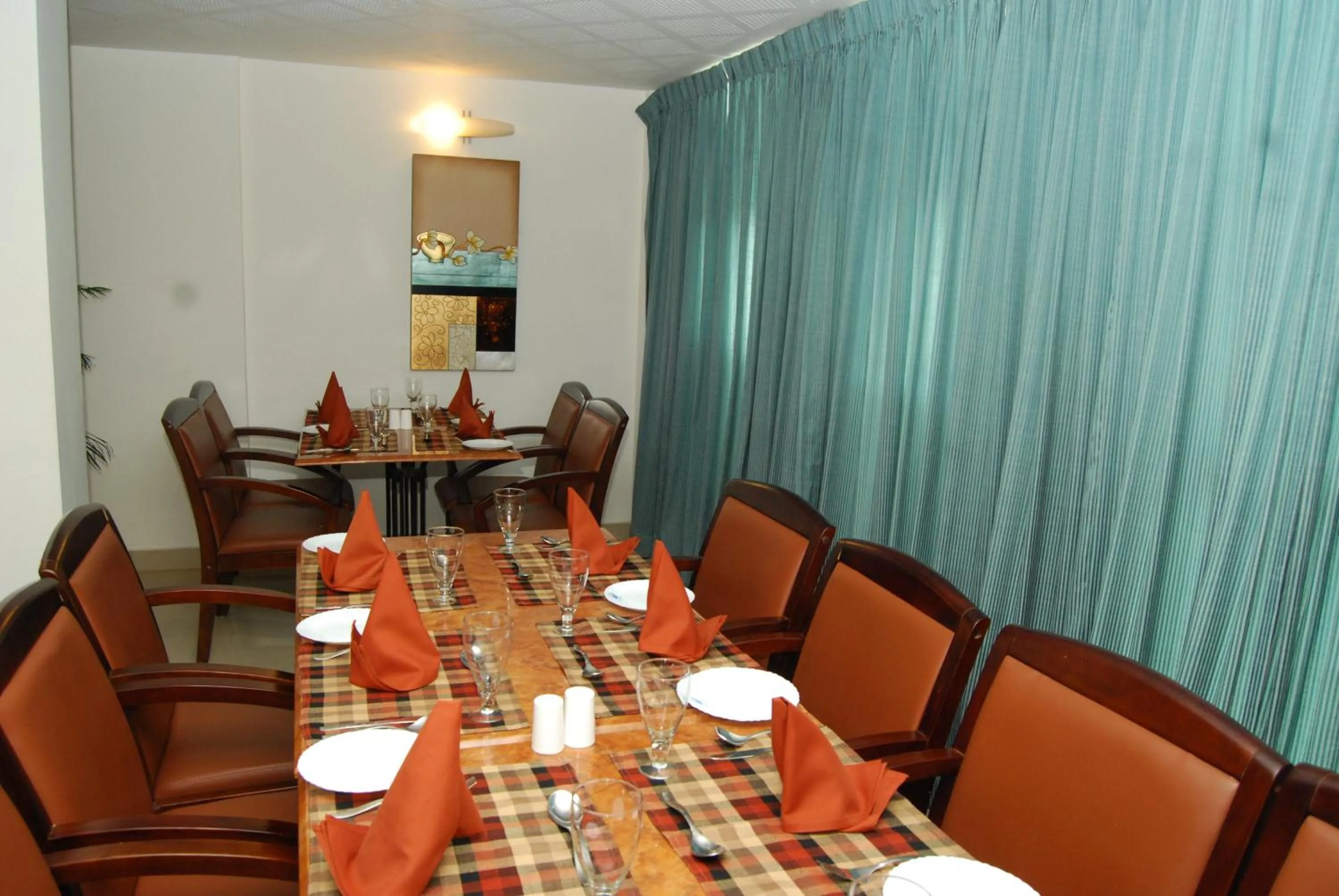 Restaurant/places to eat in Hotel Rajadhani