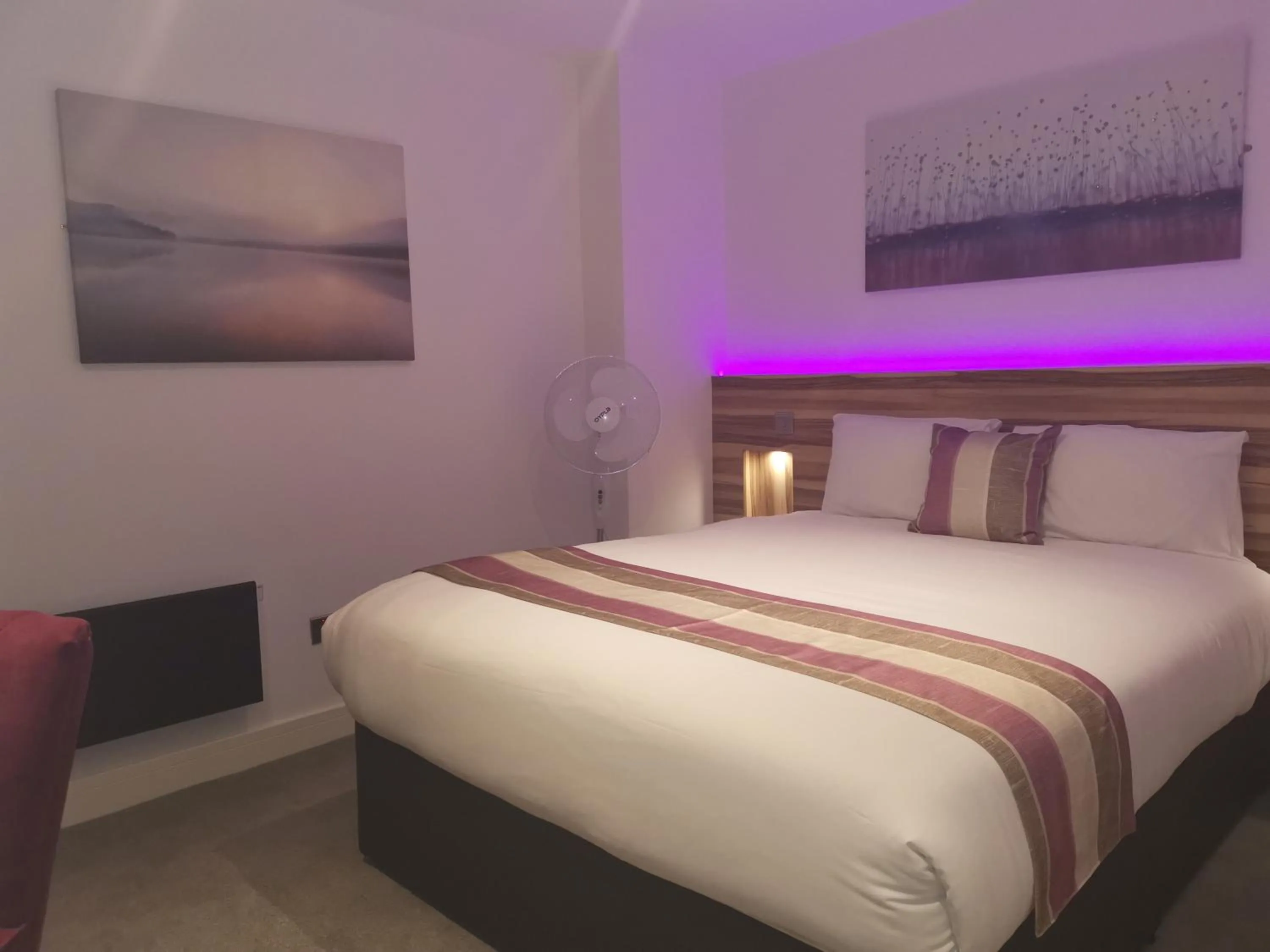 Bedroom, Bed in Escape Hotel