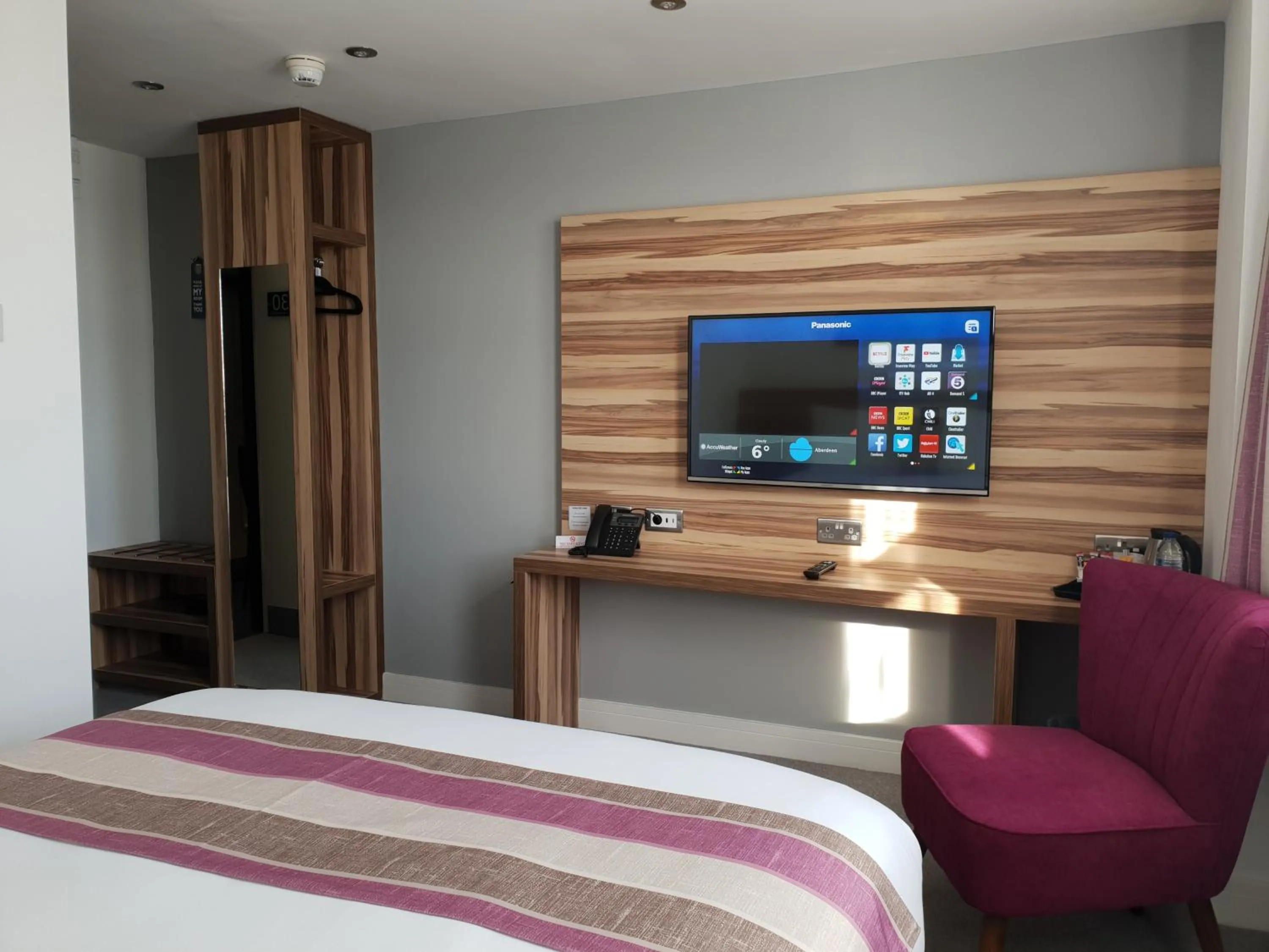 Bedroom, Bed in Escape Hotel