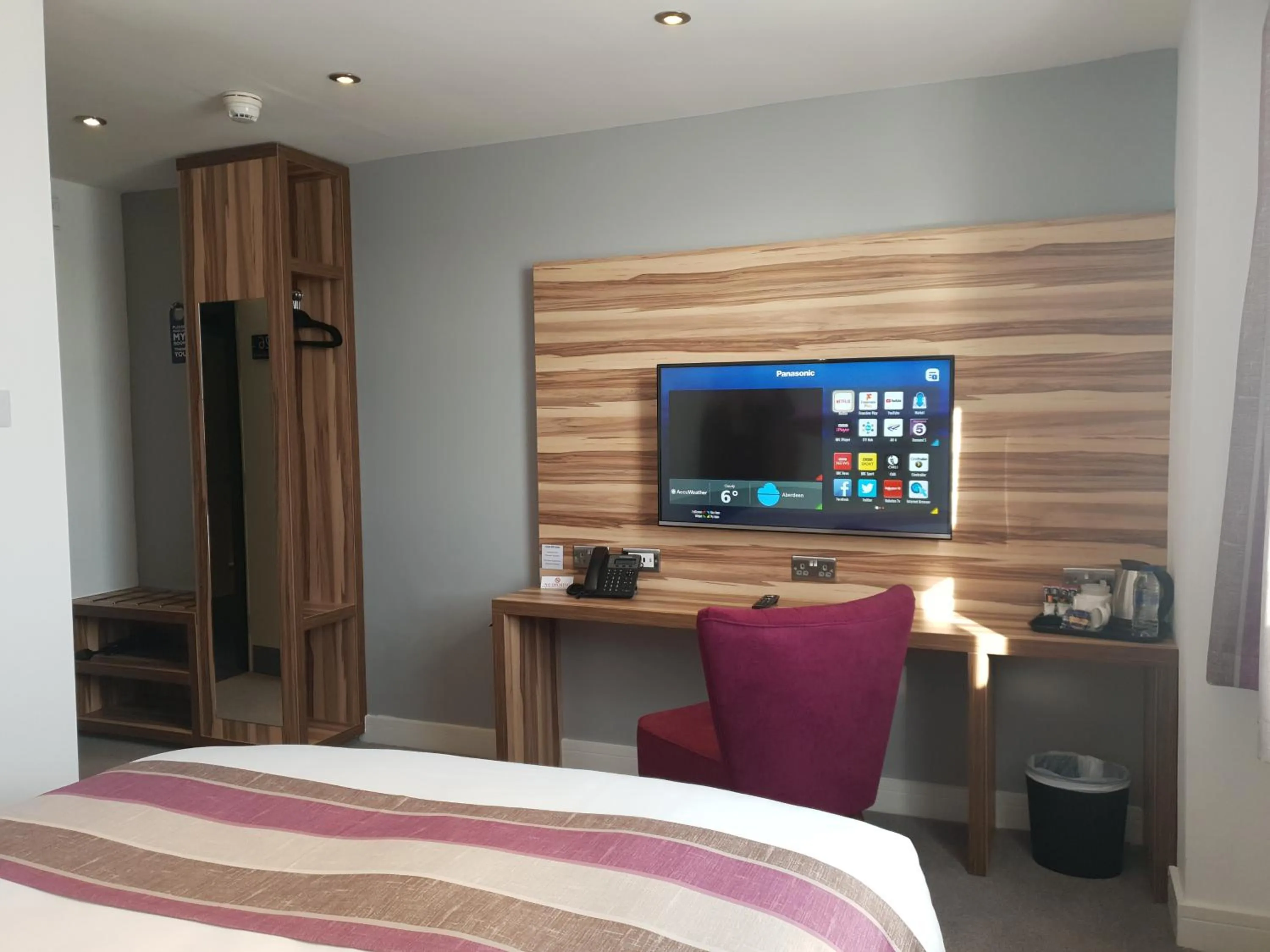 Bedroom, Bed in Escape Hotel