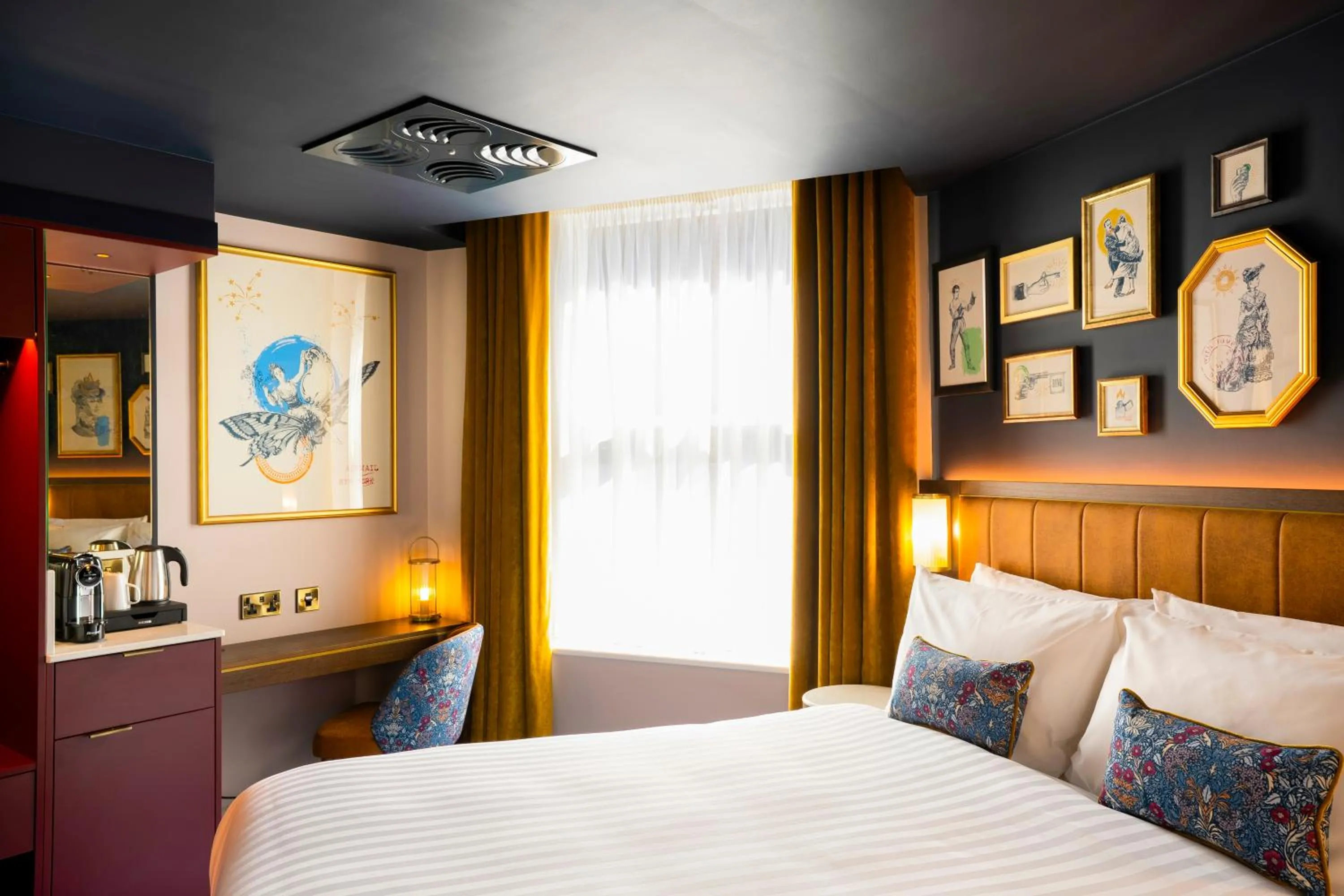 Bed in The Mercantile Hotel