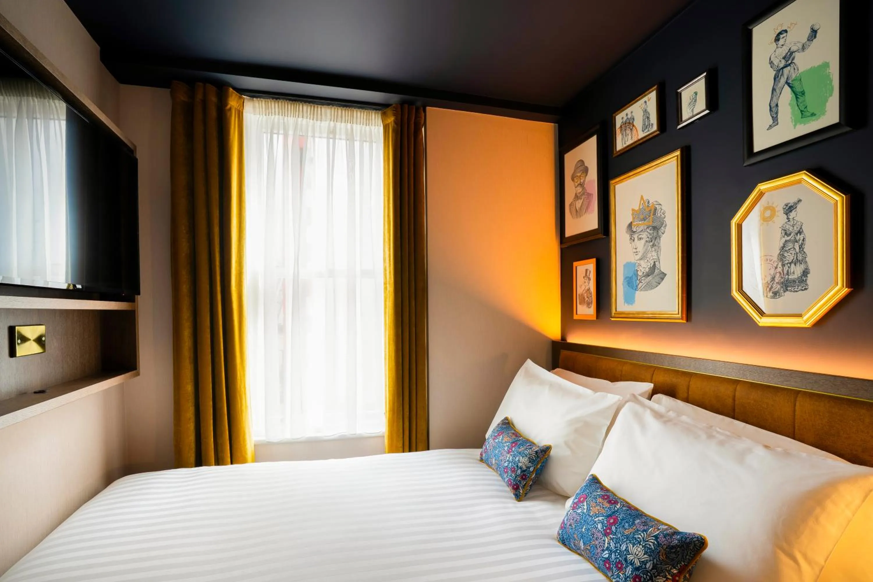 Bed in The Mercantile Hotel