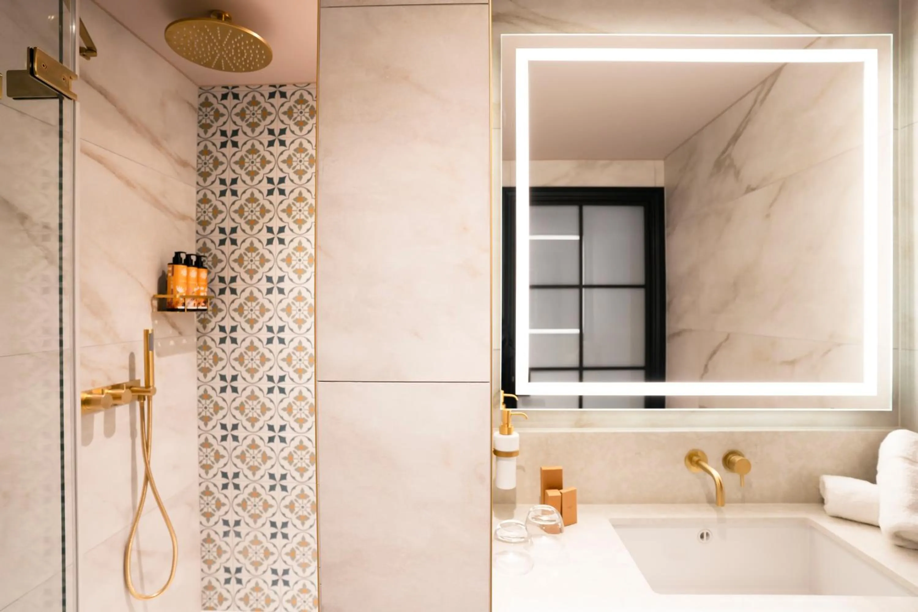 Shower in The Mercantile Hotel