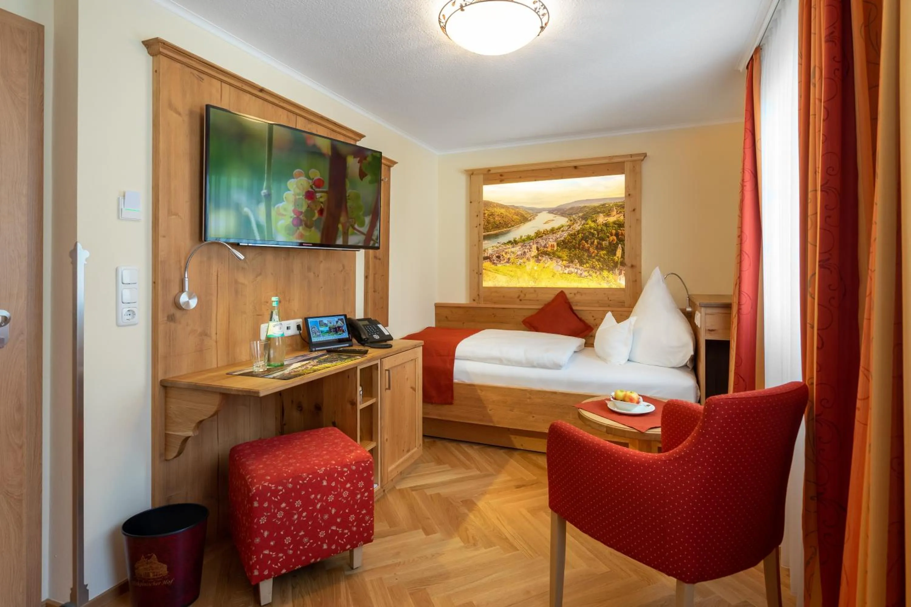 Photo of the whole room, Bed in Altkölnischer Hof