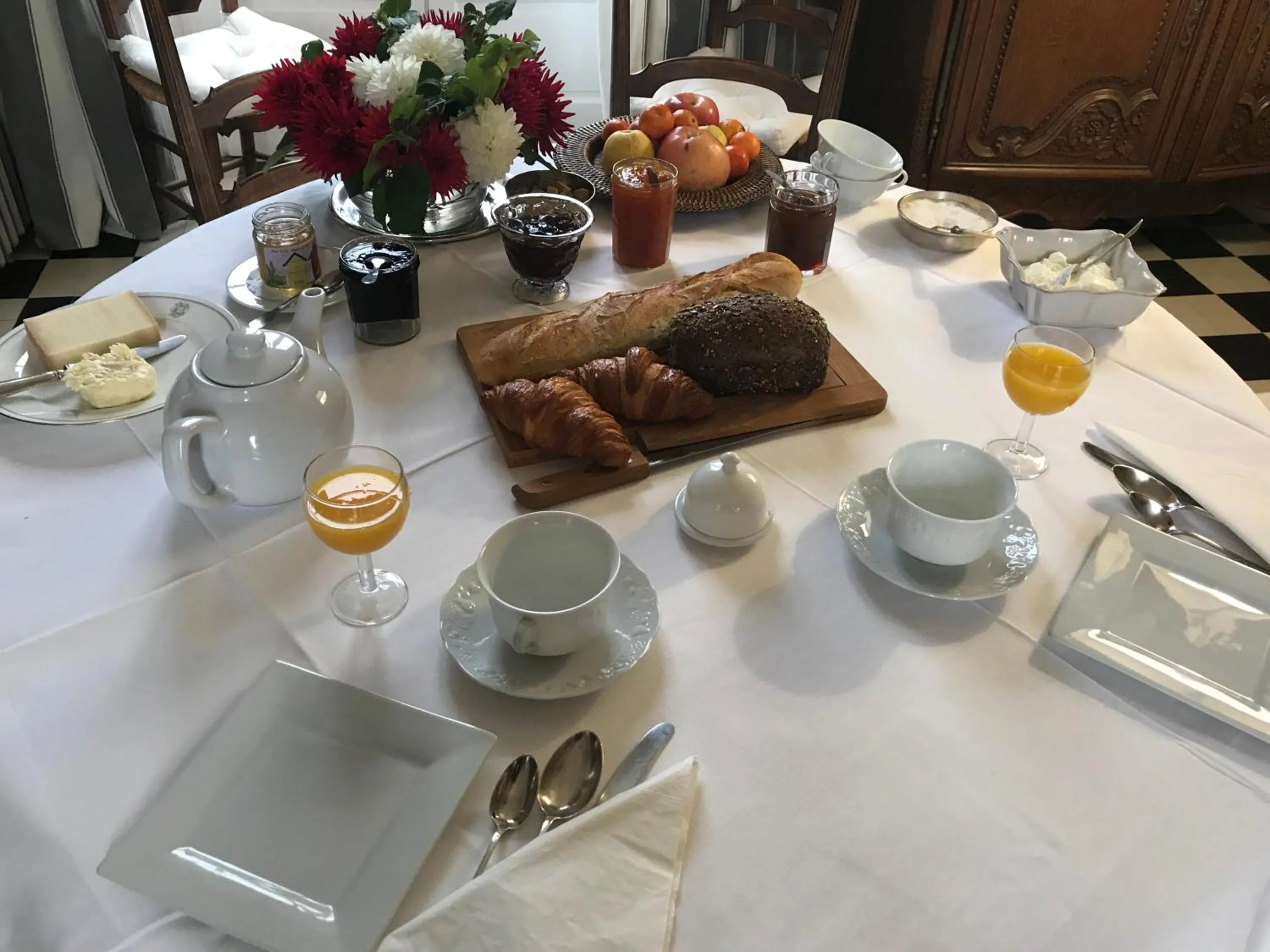 Breakfast in Château de SURY