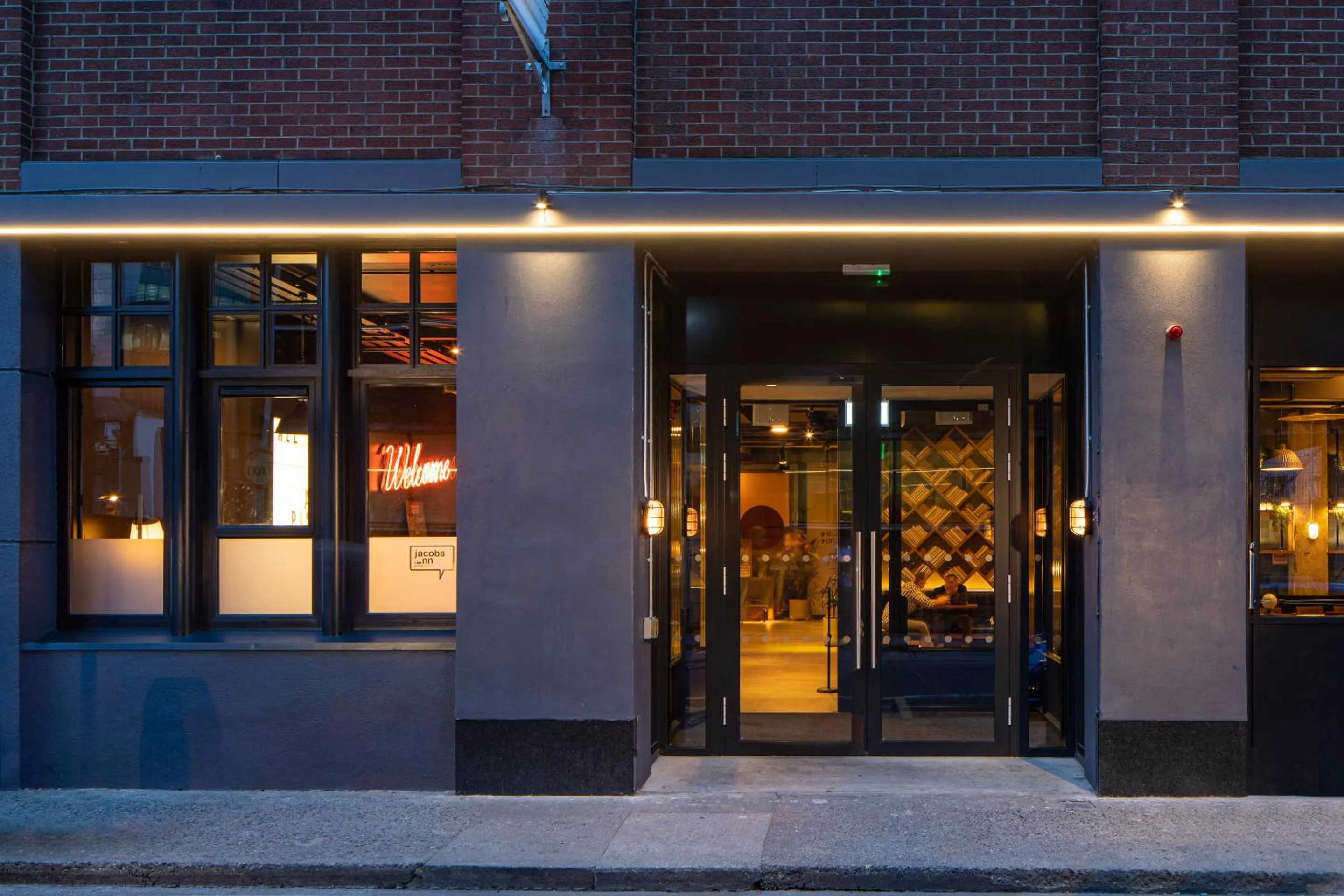Facade/entrance in Latroupe Jacobs Inn