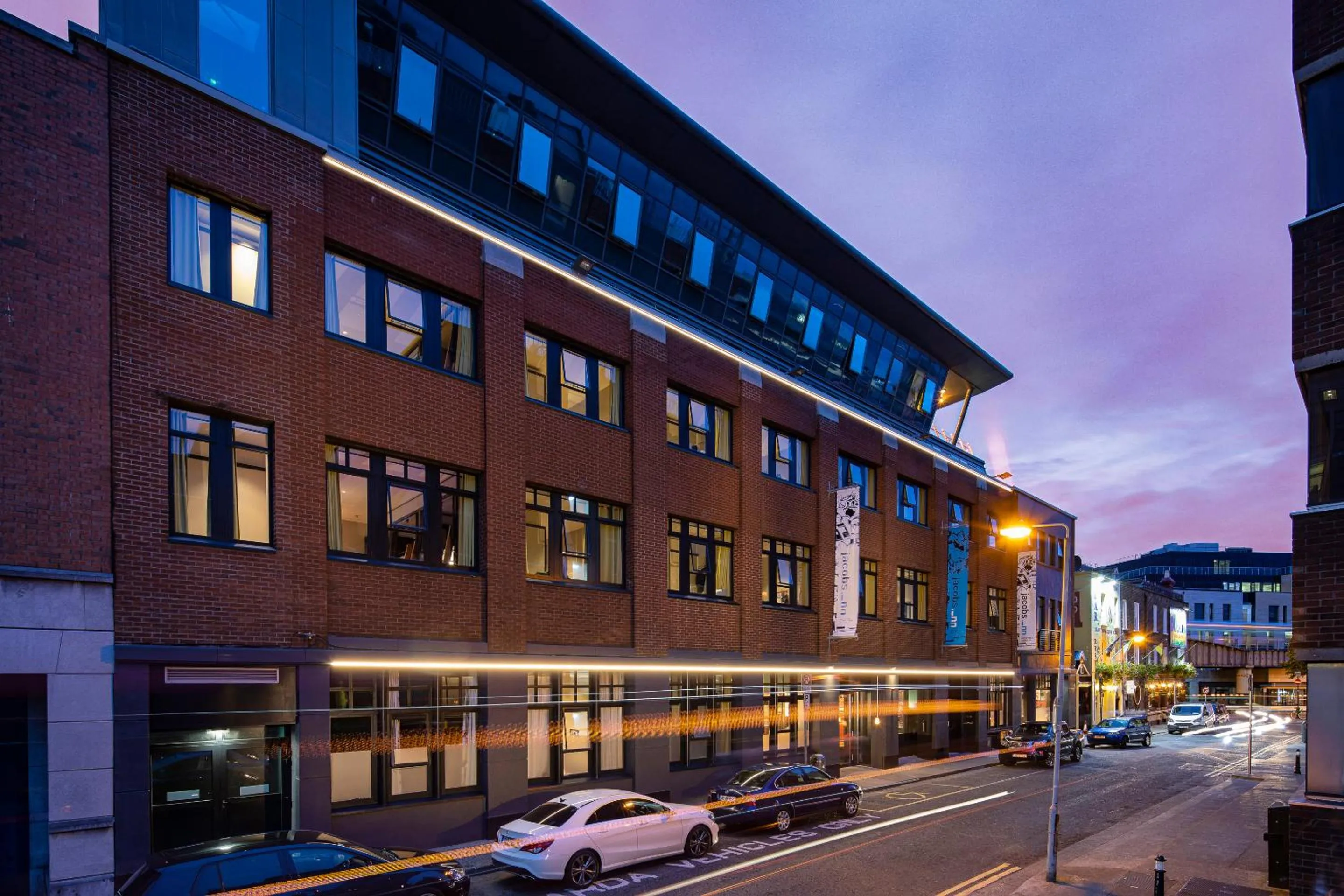 Property building in Latroupe Jacobs Inn