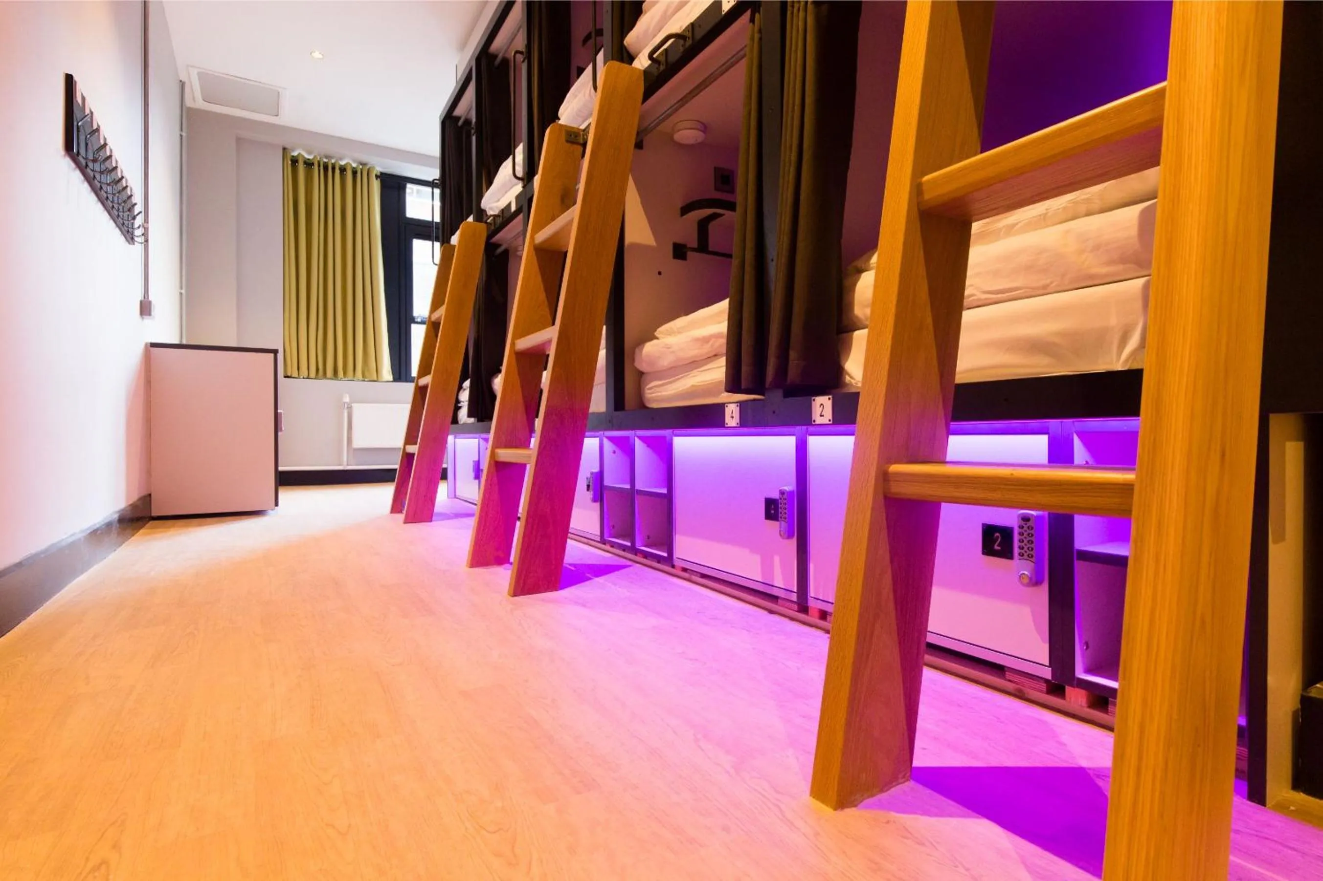 bunk bed, Bed in Latroupe Jacobs Inn