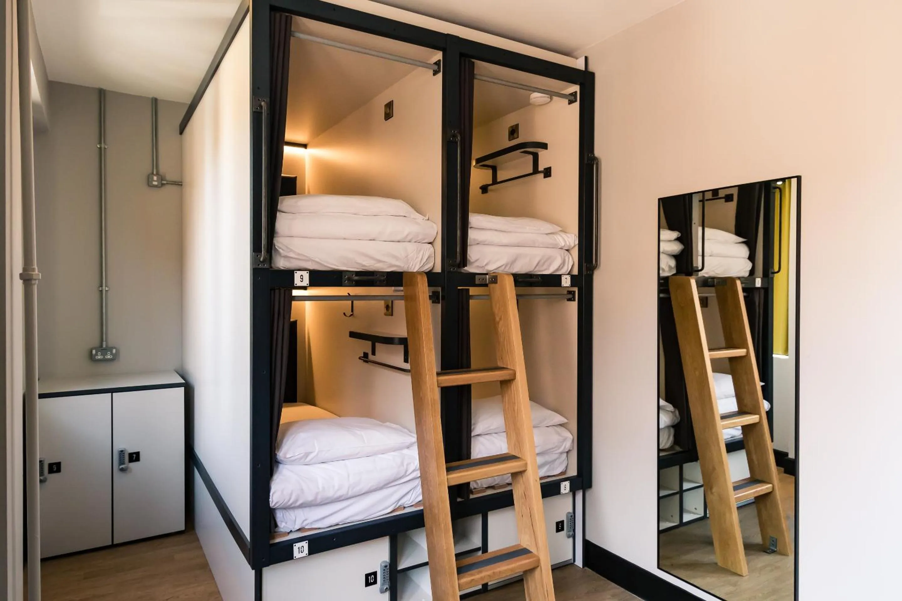 bunk bed, Bed in Latroupe Jacobs Inn