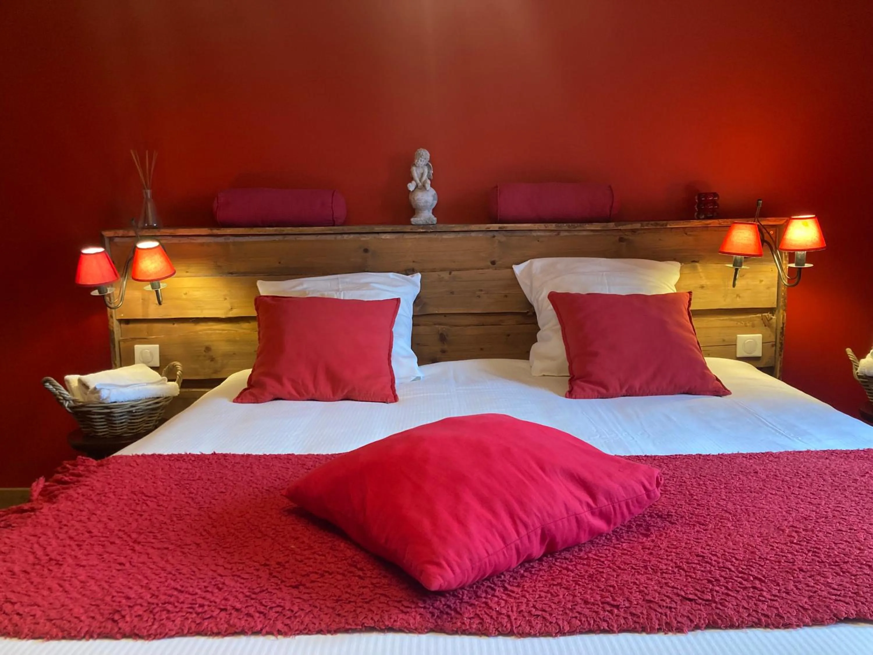 Bed in Chez Jeanmyvonne