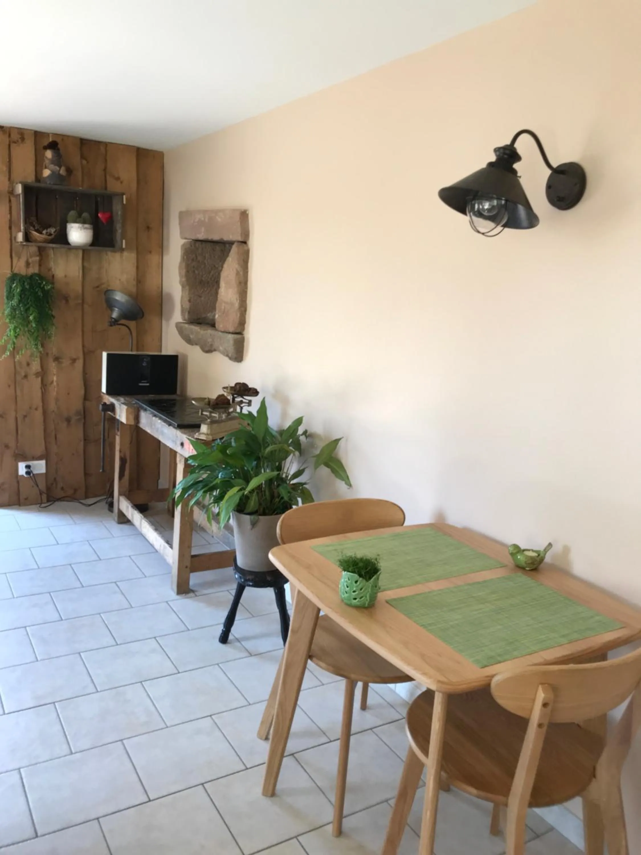 Restaurant/places to eat in Chez Jeanmyvonne