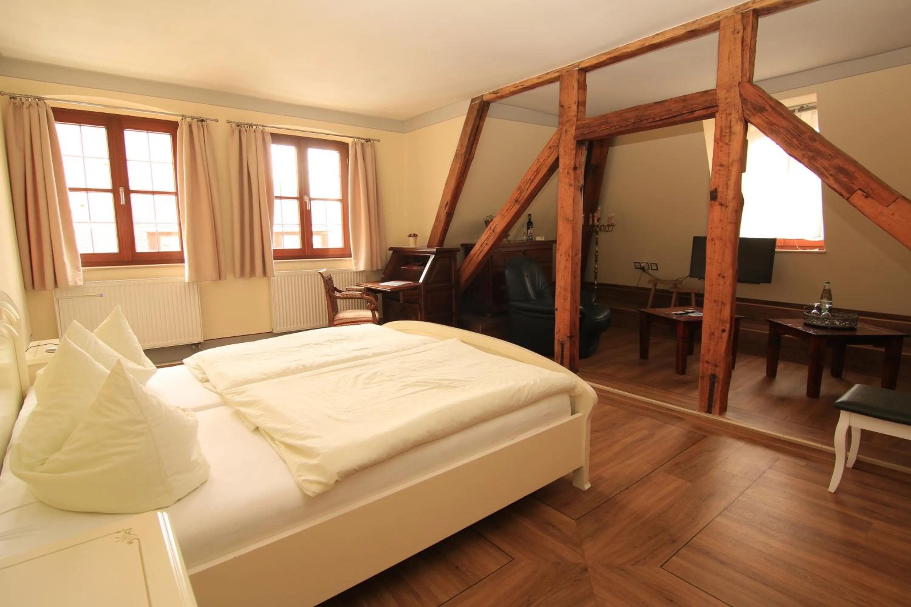 Bedroom, Bed in Hotel Zum Klötzelmönch