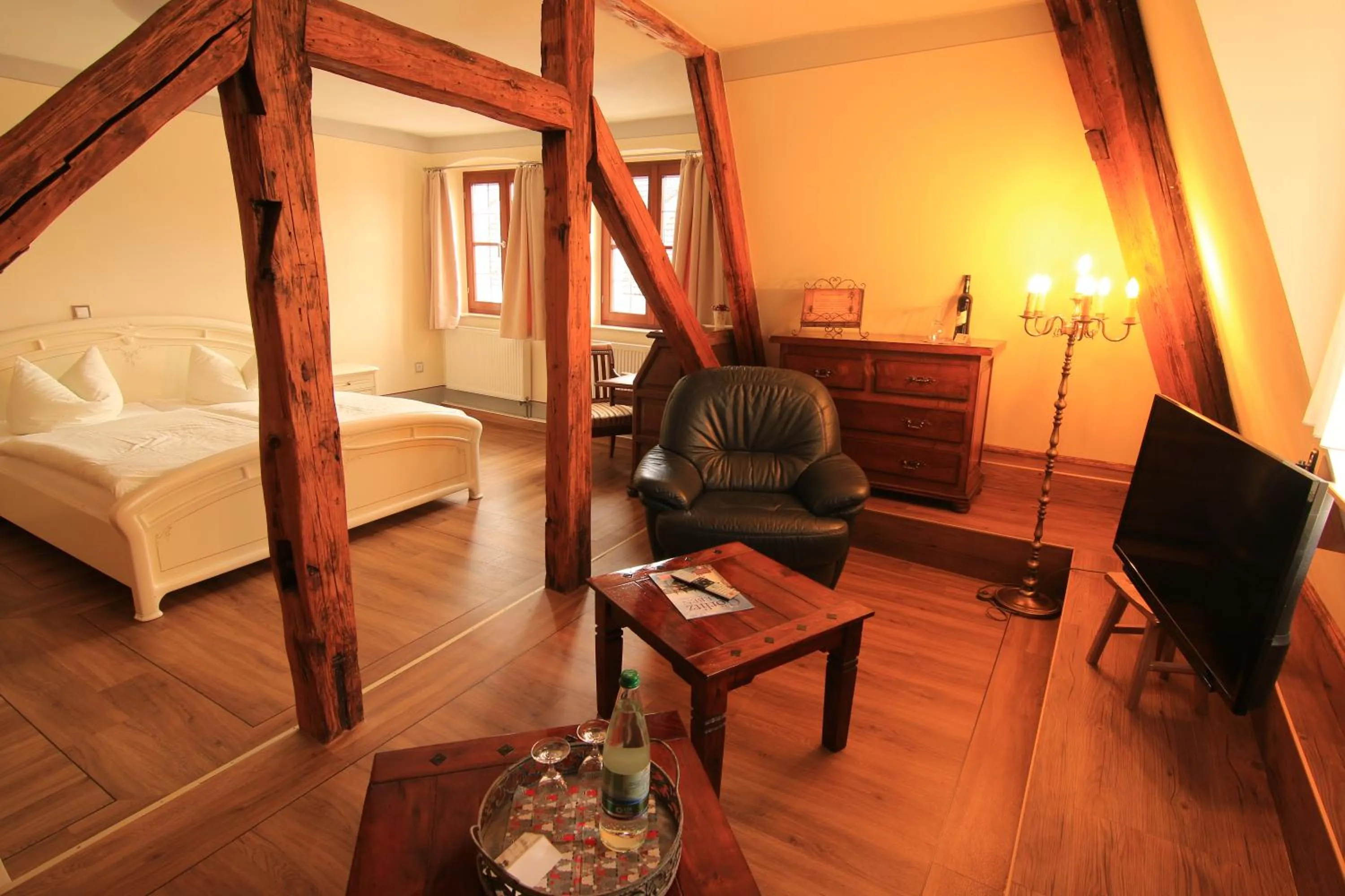 Seating area, Bed in Hotel Zum Klötzelmönch