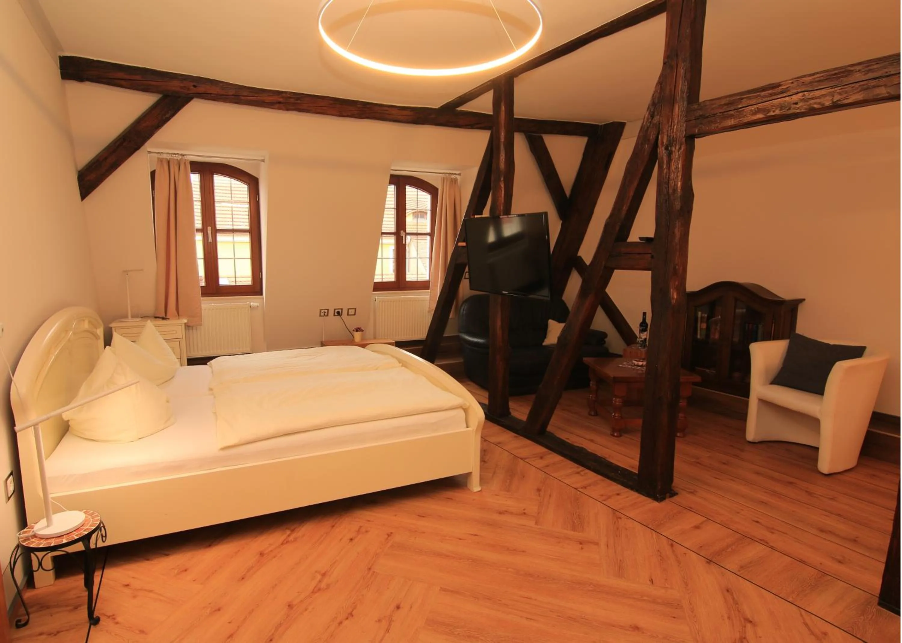 Seating area, Bed in Hotel Zum Klötzelmönch