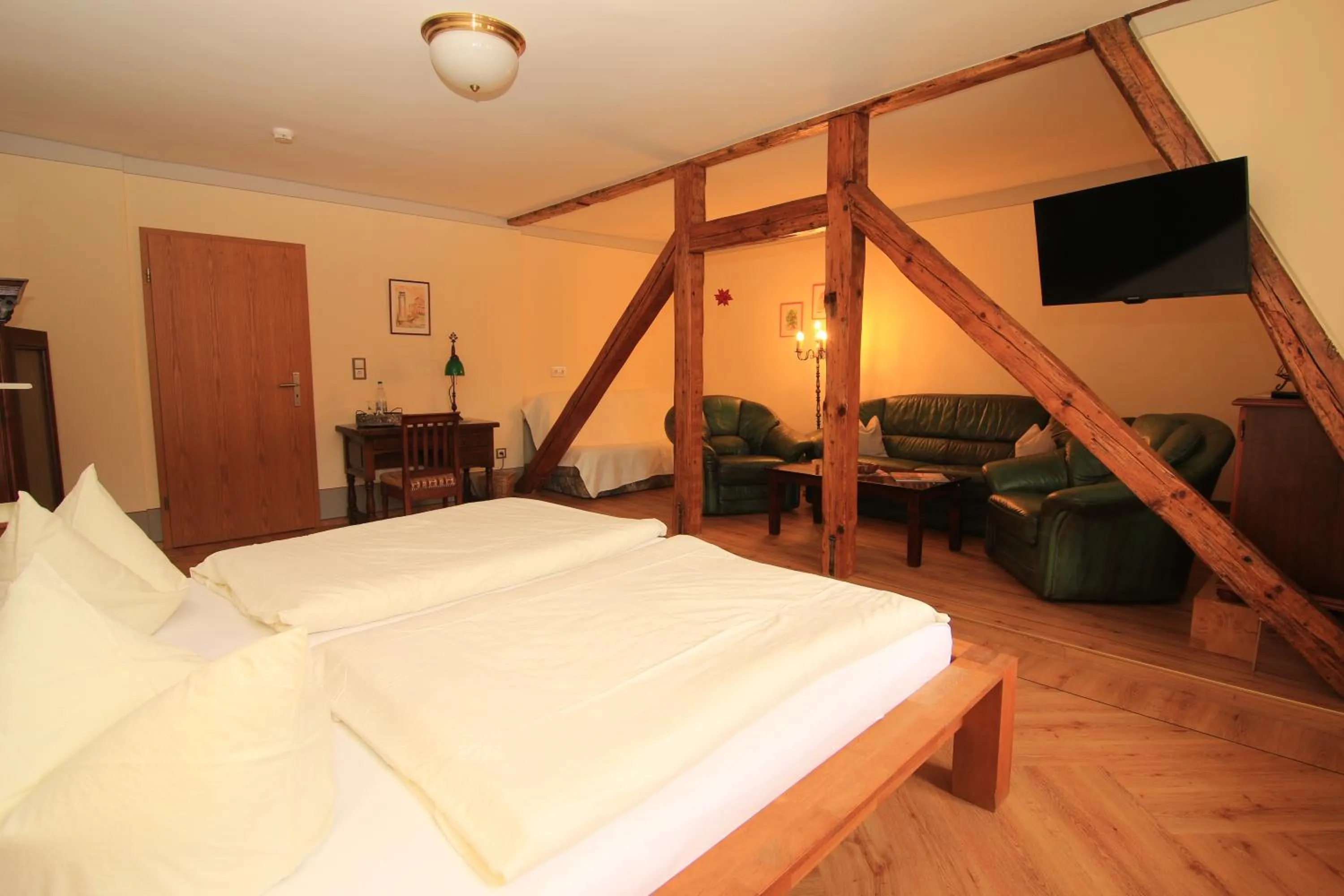 Seating area, Bed in Hotel Zum Klötzelmönch