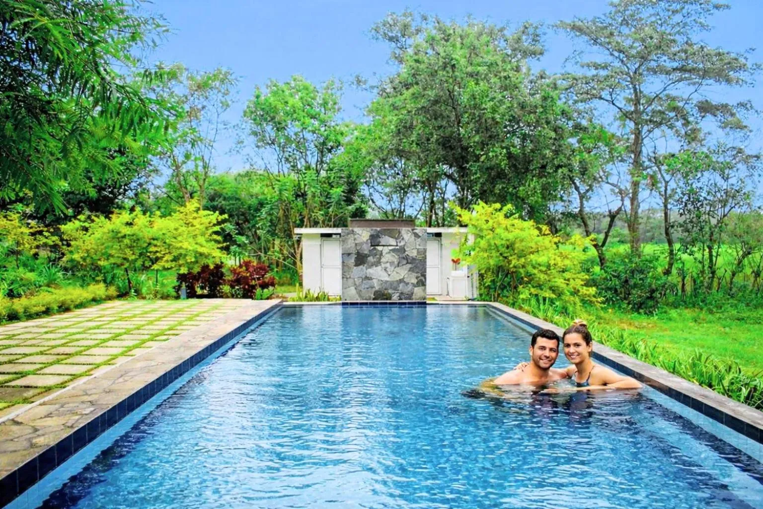 Swimming pool in Kadulla Resort