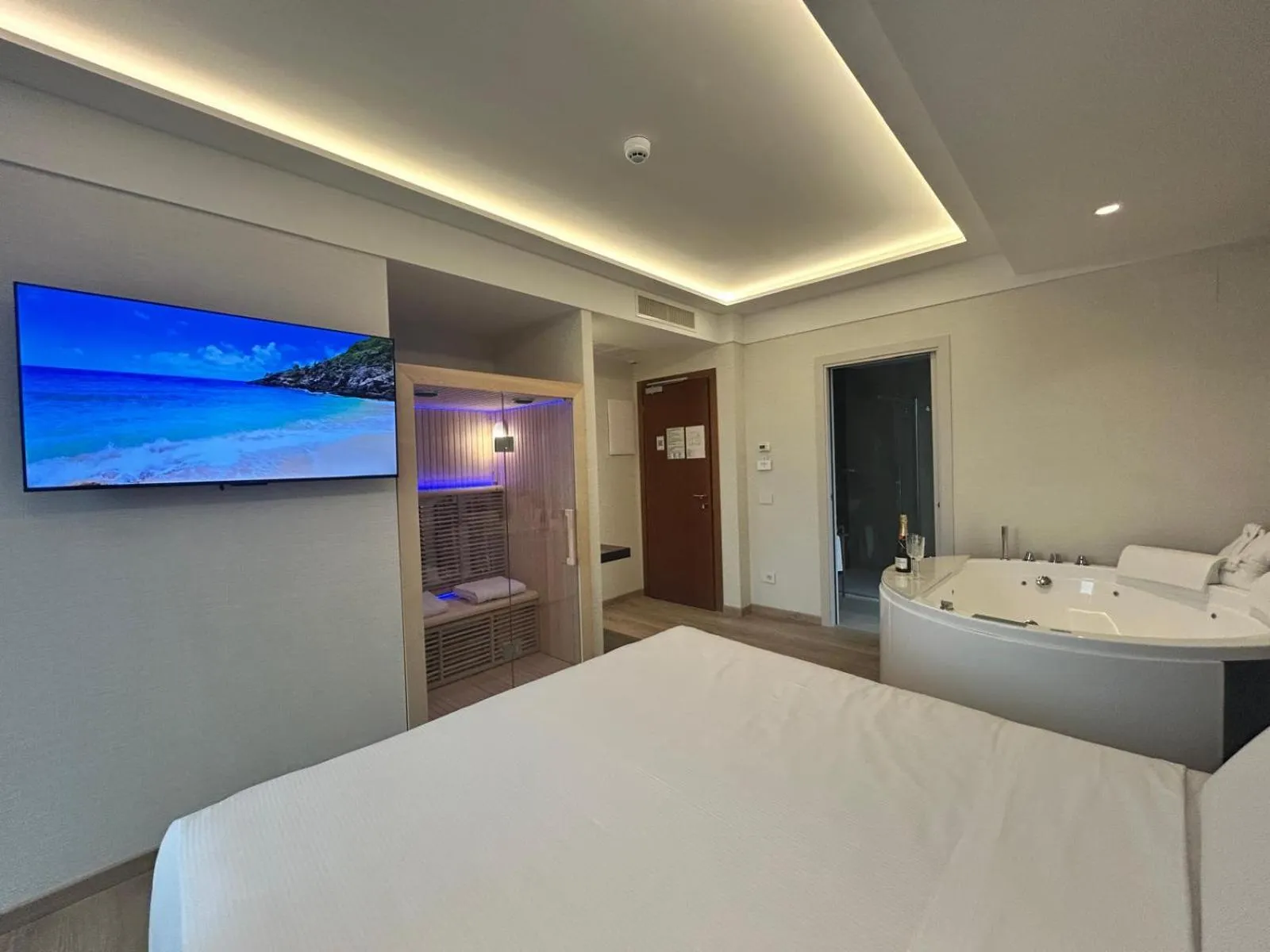 Photo of the whole room, Bed in Hotel Grazia Riccione