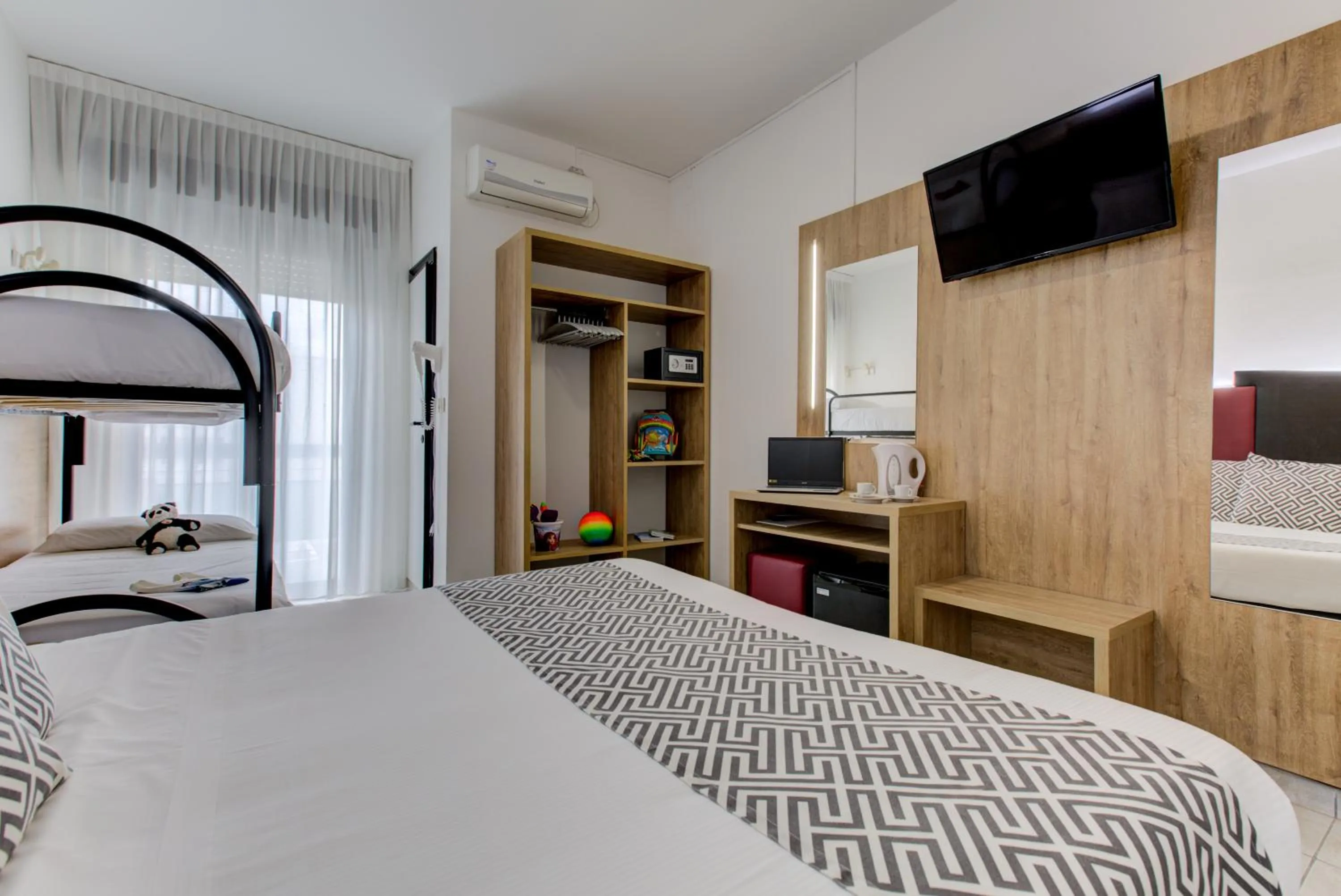 Communal lounge/ TV room, Bed in Hotel Grazia Riccione