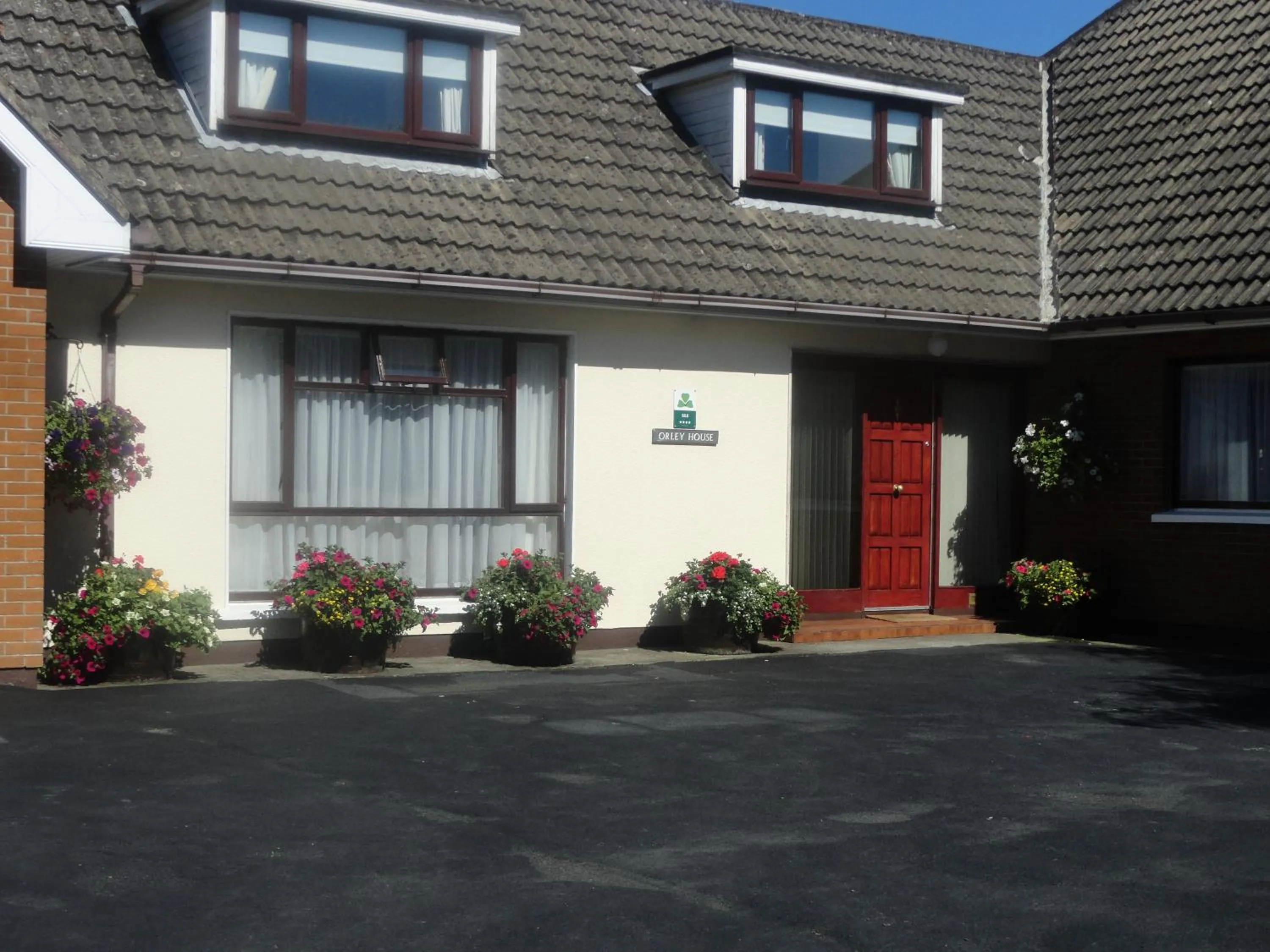 Facade/entrance in Orley House B&B