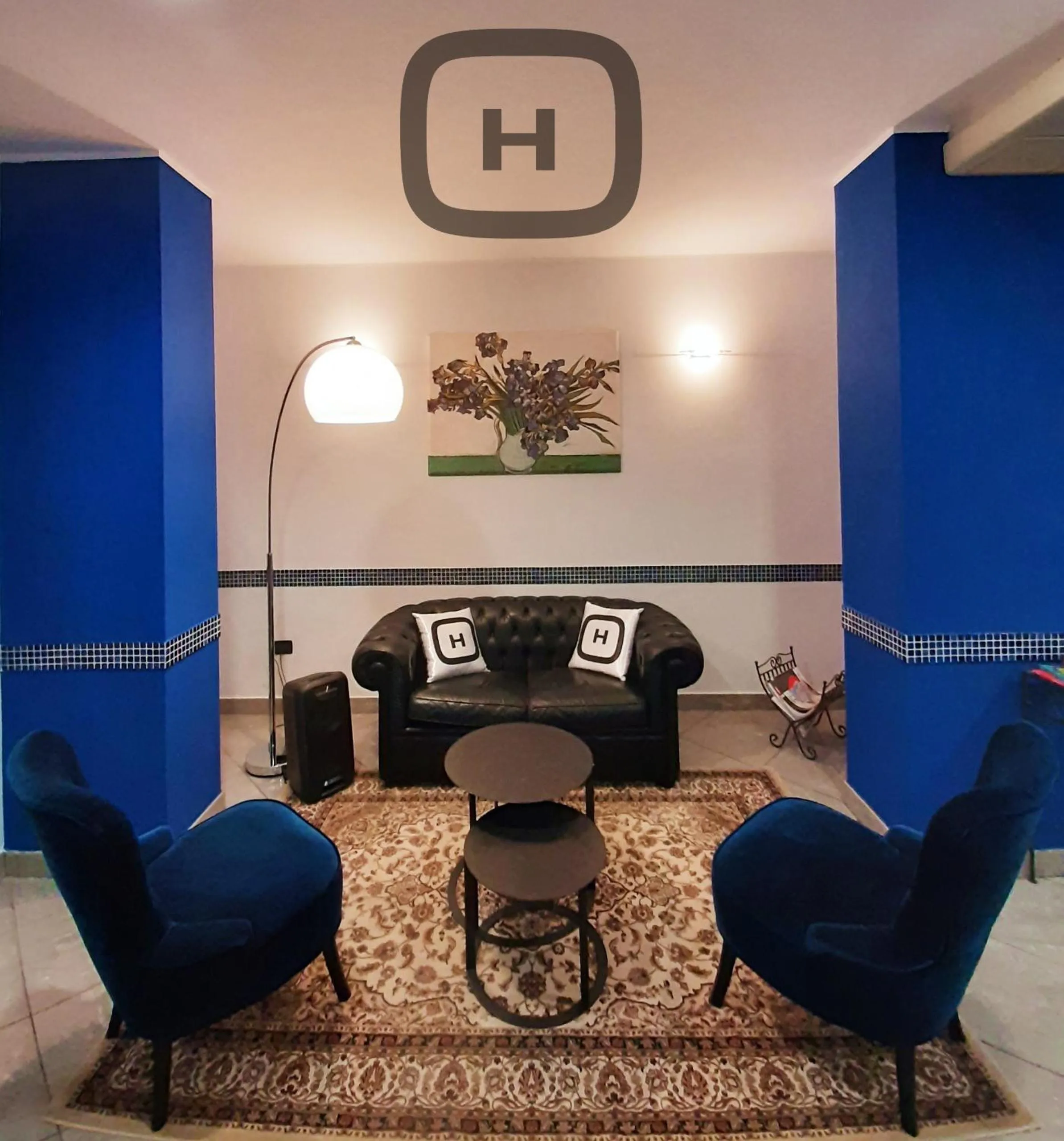 Communal lounge/ TV room in Hotel Originale by ALEhotels