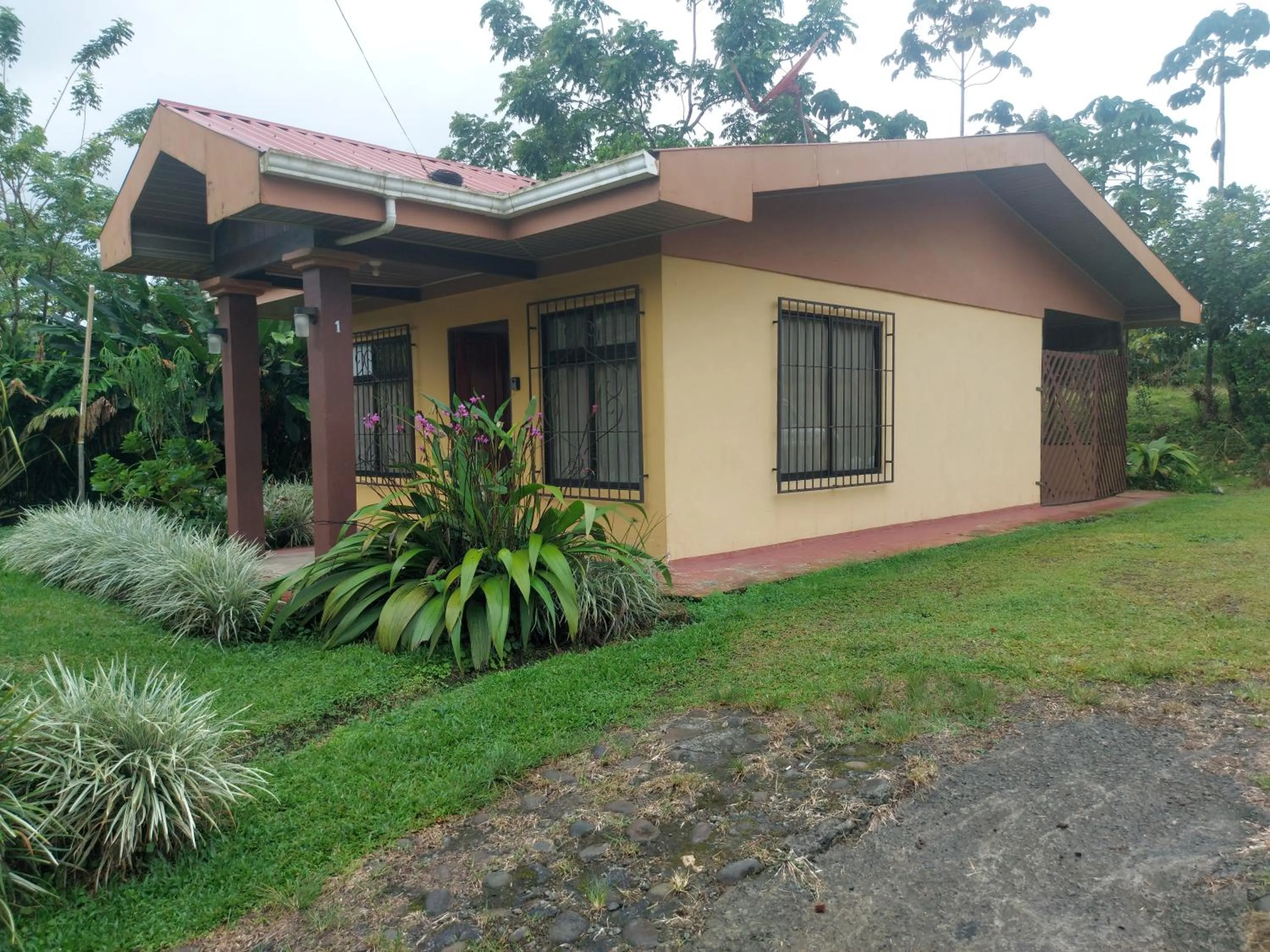 Casas de Campo Las Pavitas Cottages "Red Frog"