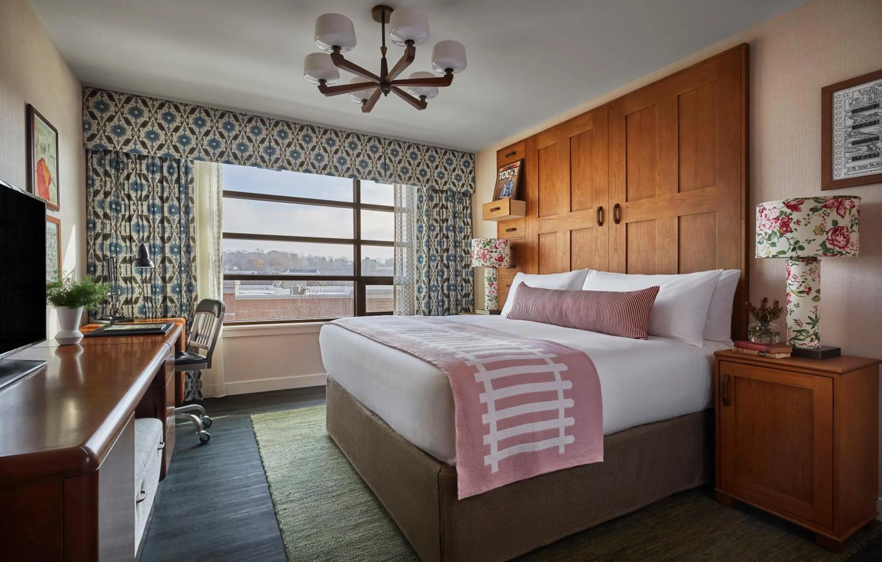 Bedroom, Bed in Graduate by Hilton Bloomington