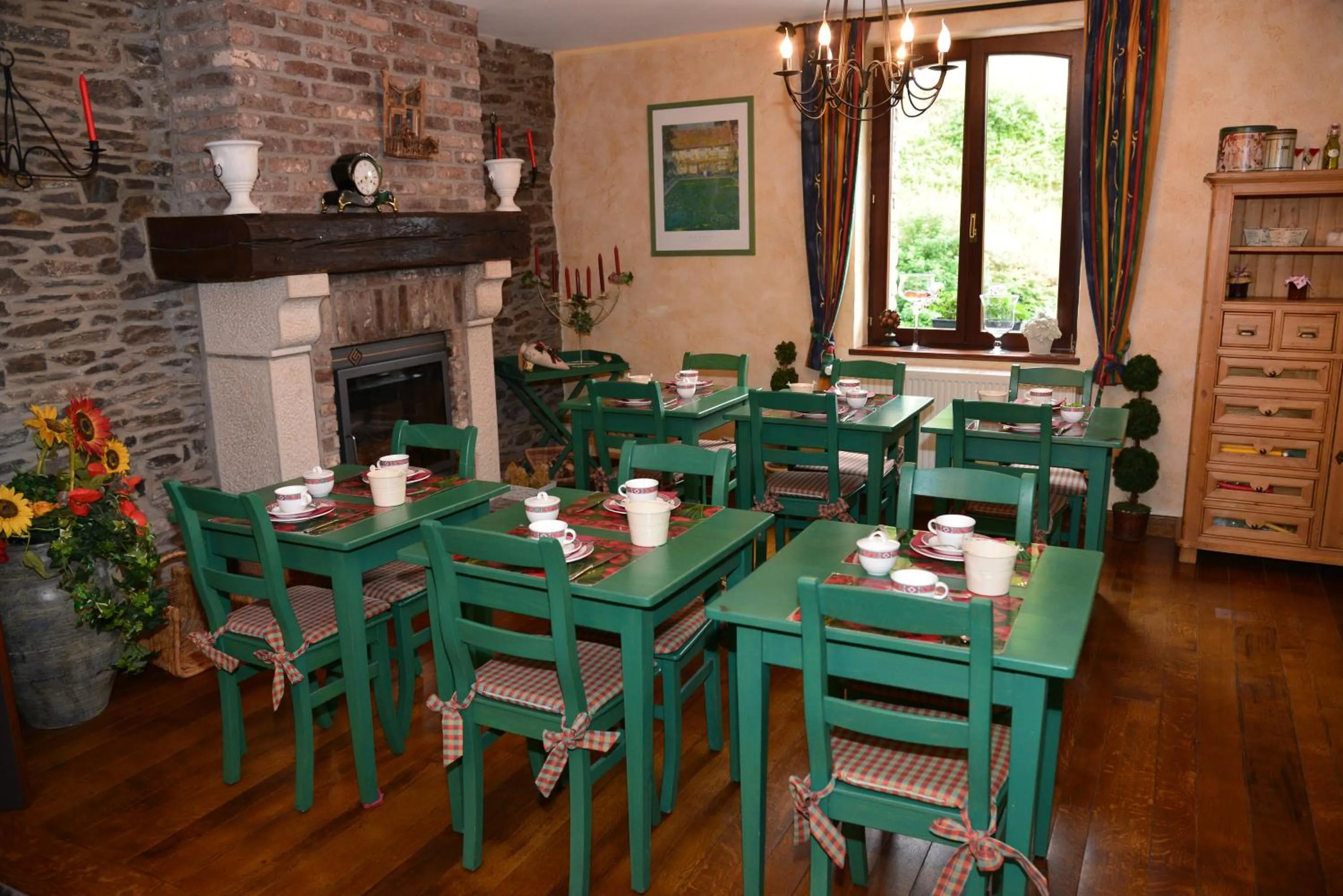 Restaurant/places to eat in Hôtel Moulin de la Strument