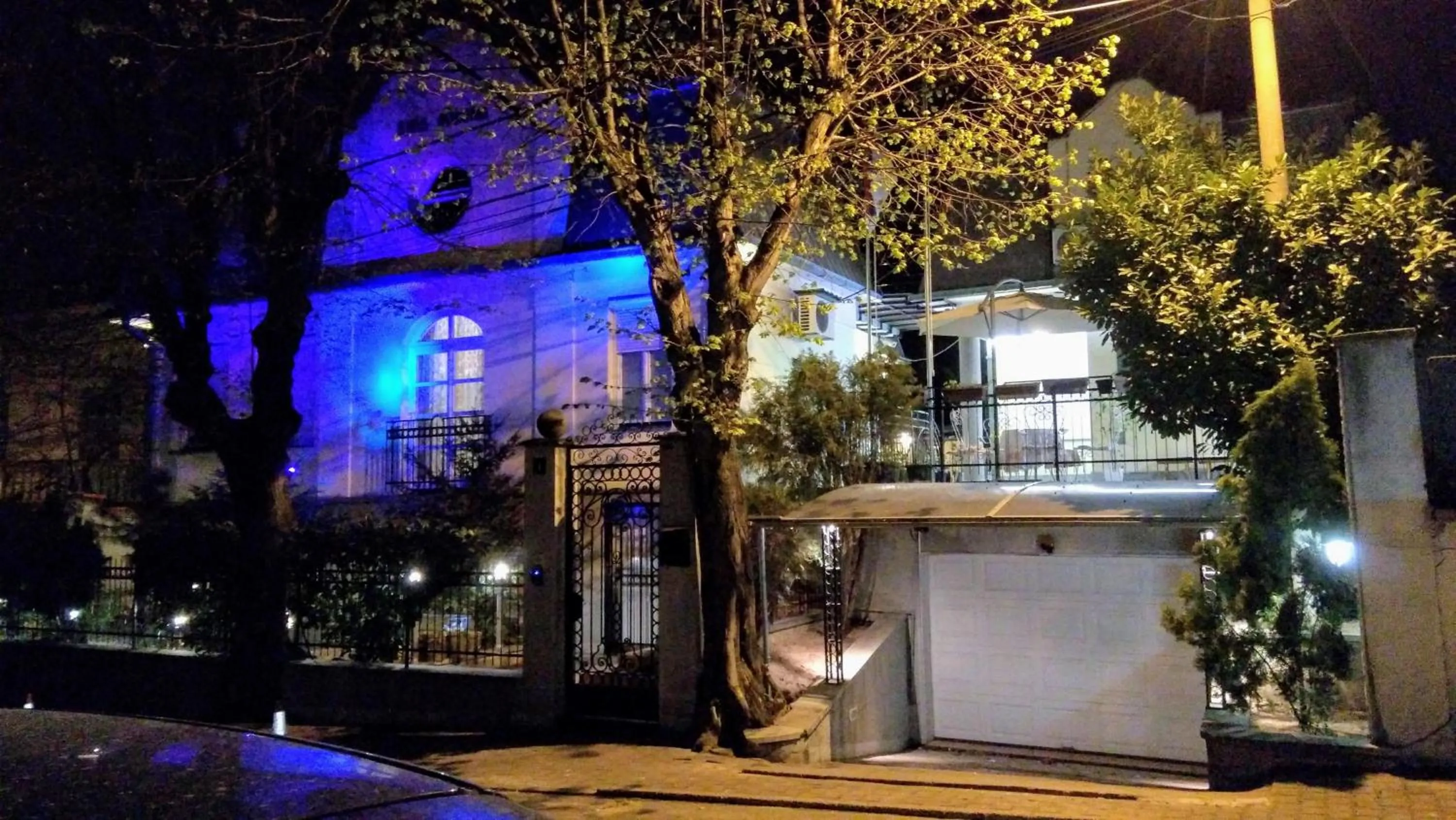Resident hill resort