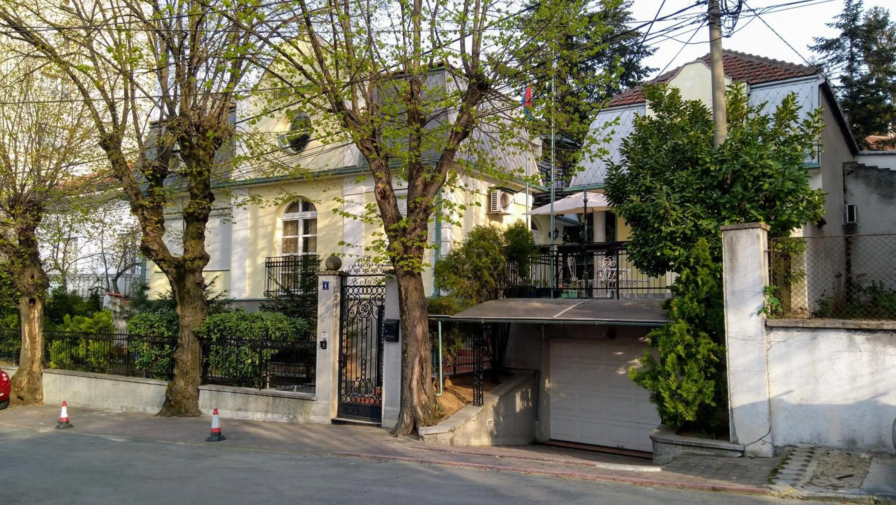 Resident hill resort