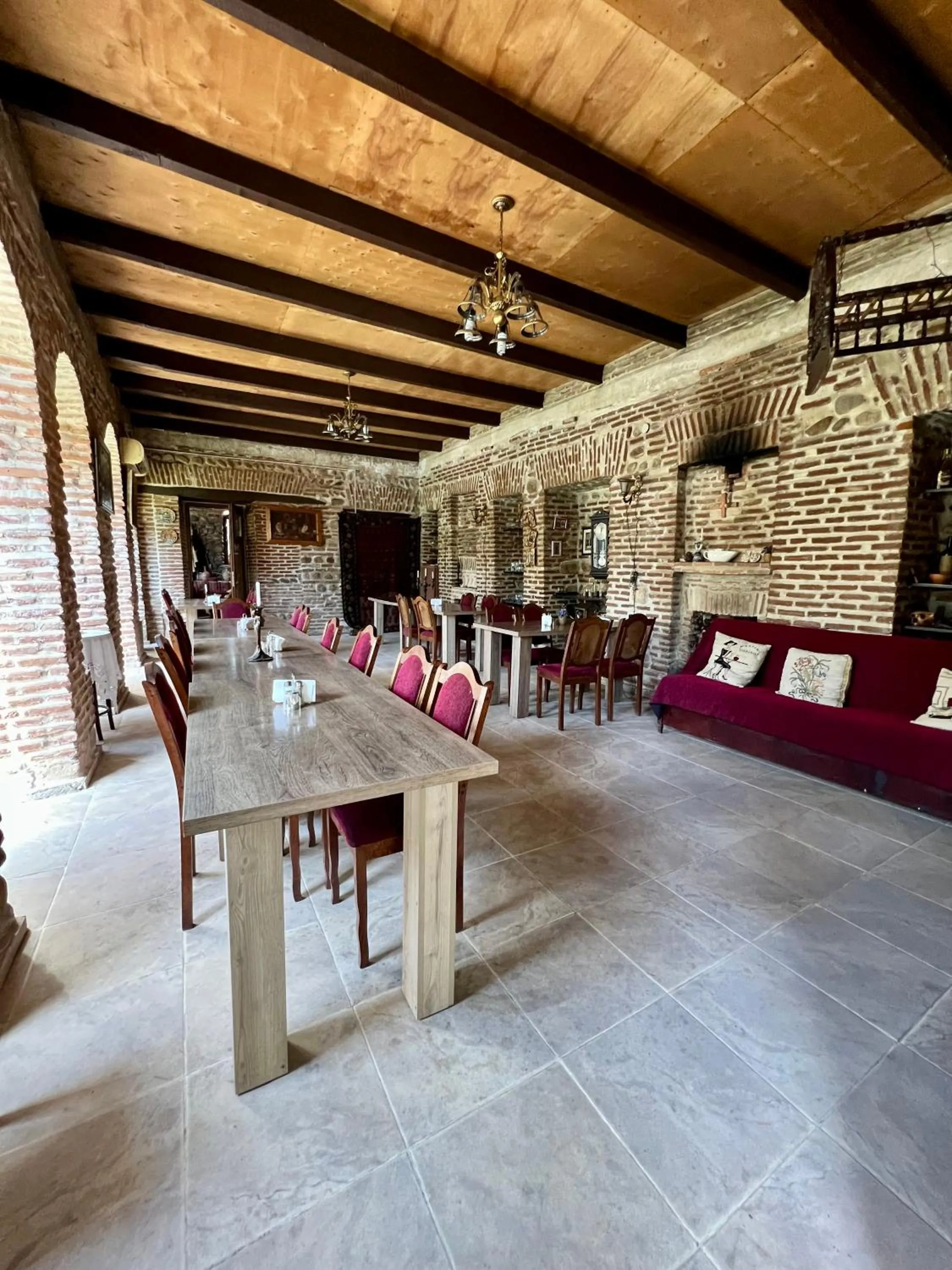 Restaurant/places to eat in Guest House Lali