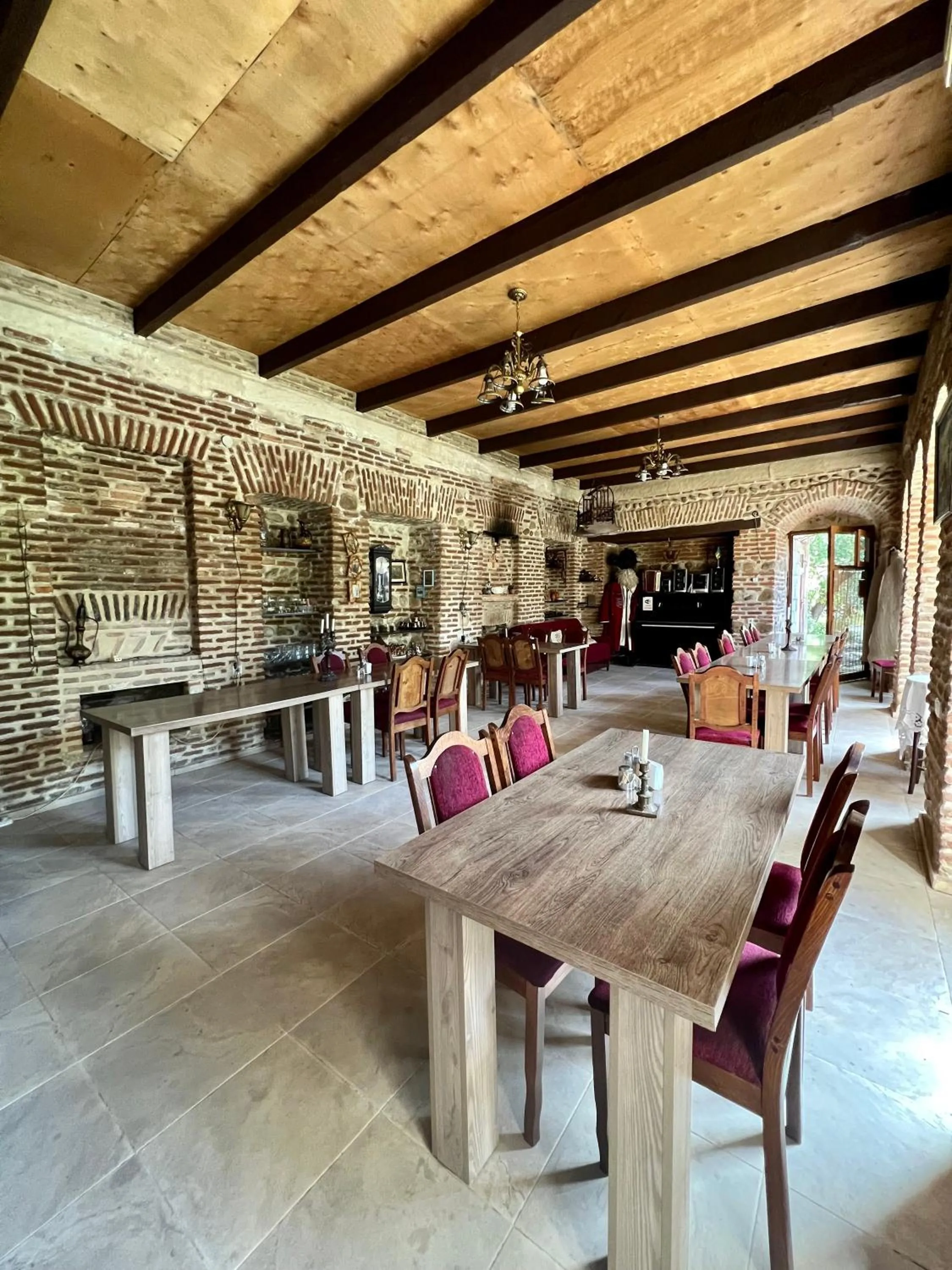 Restaurant/places to eat in Guest House Lali