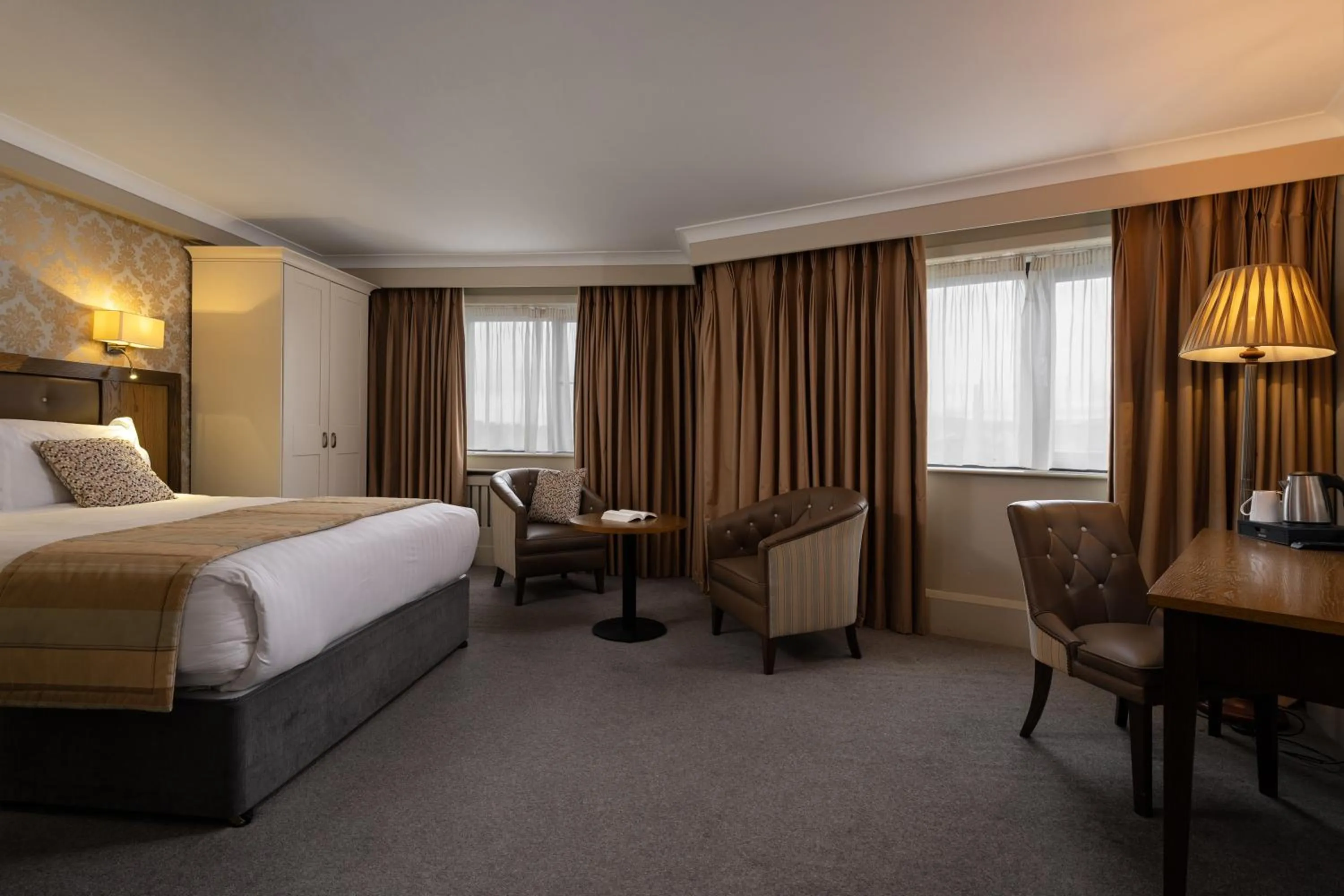 Bedroom, Bed in Limerick City Hotel