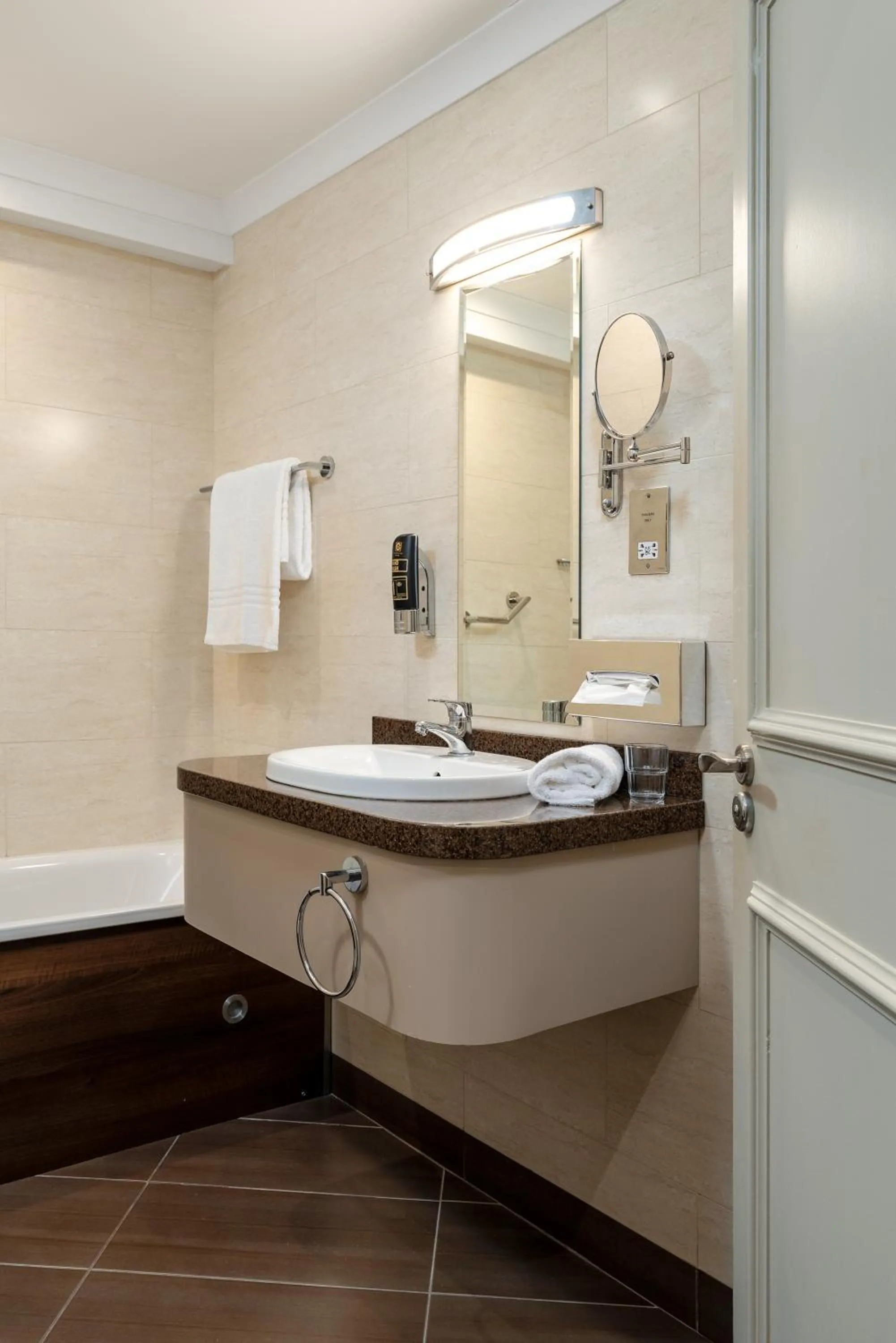 Bathroom in Limerick City Hotel