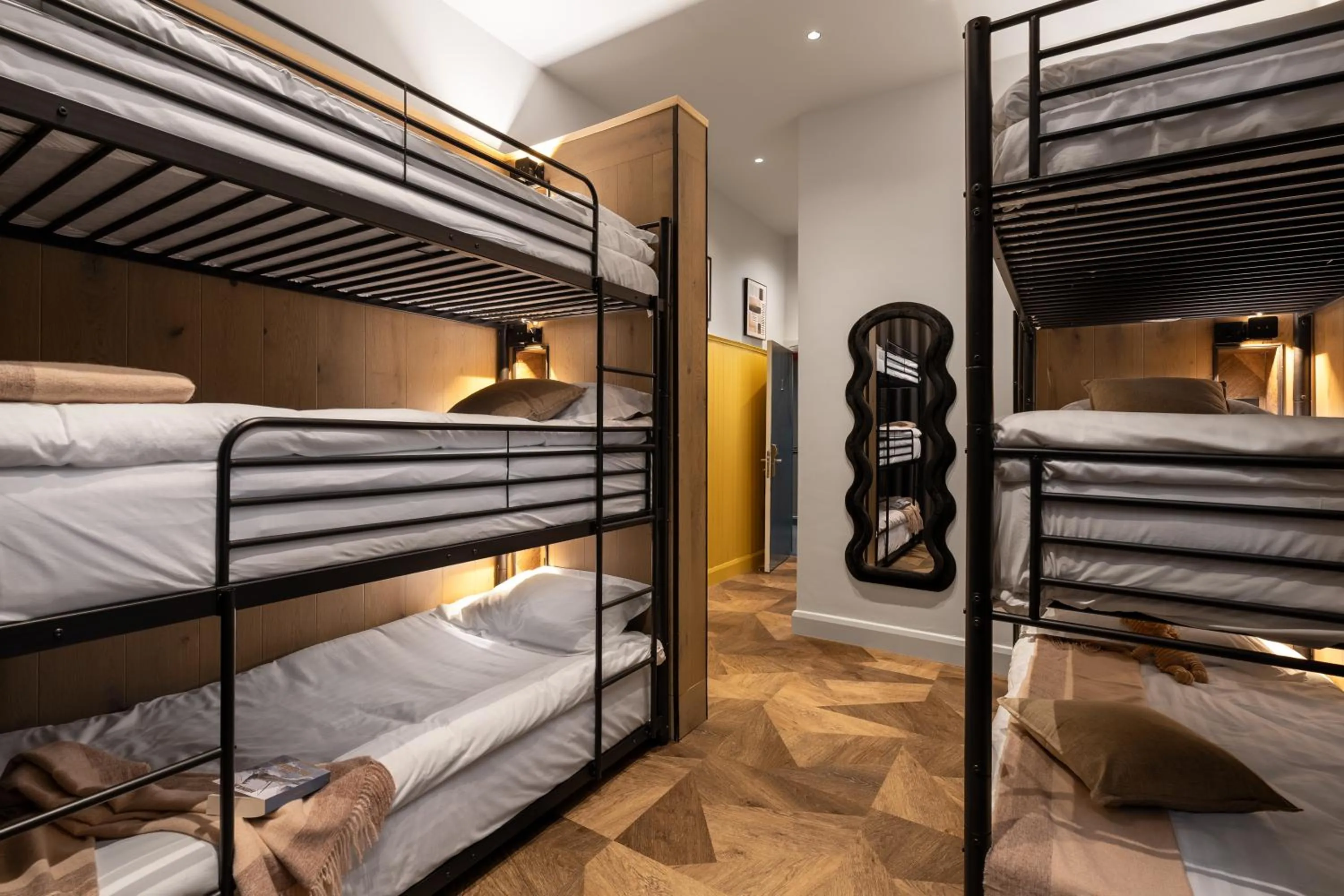 Bedroom, Bed in Limerick City Hotel