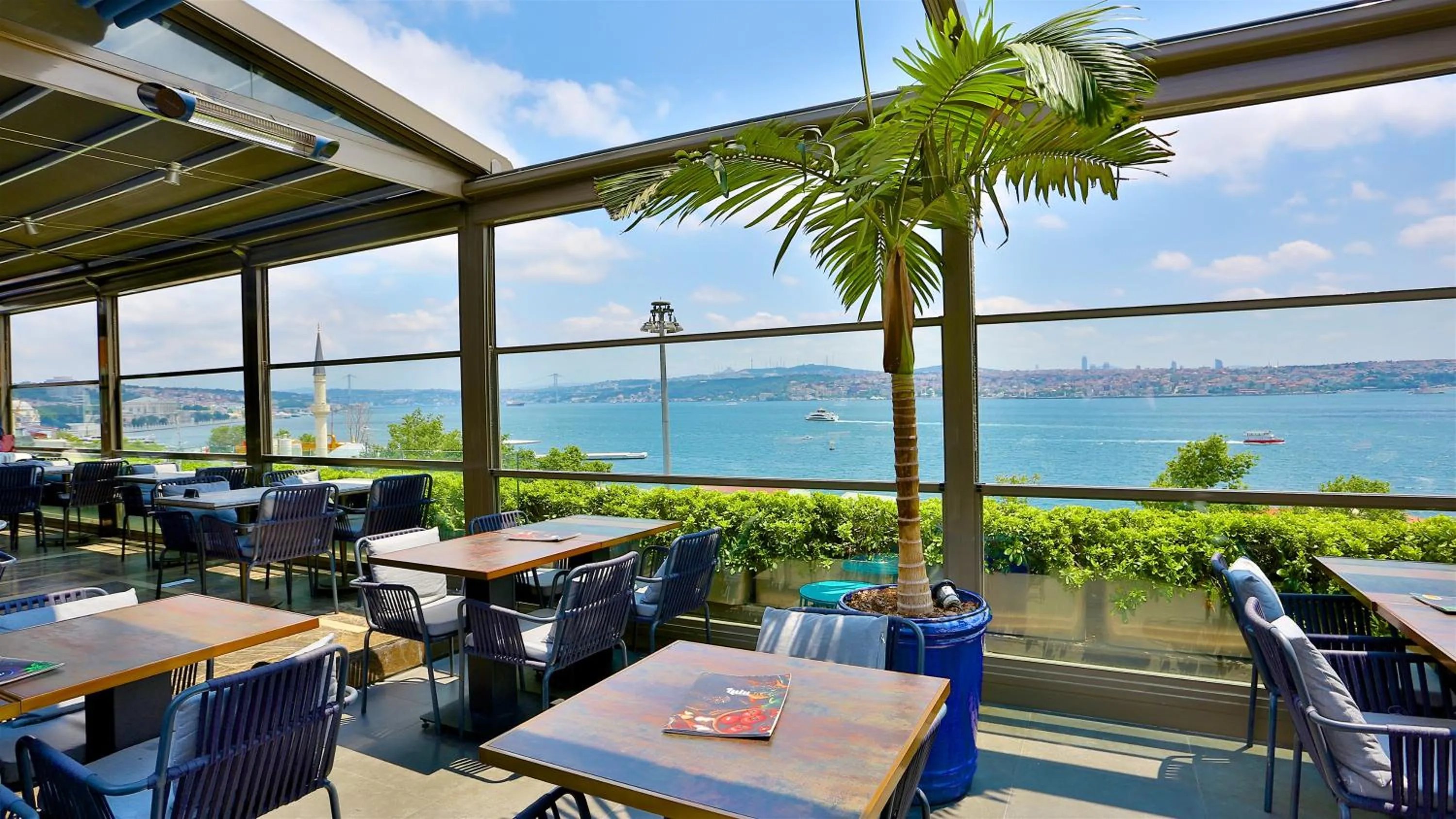 Restaurant/places to eat in Zimmer Bosphorus Hotel