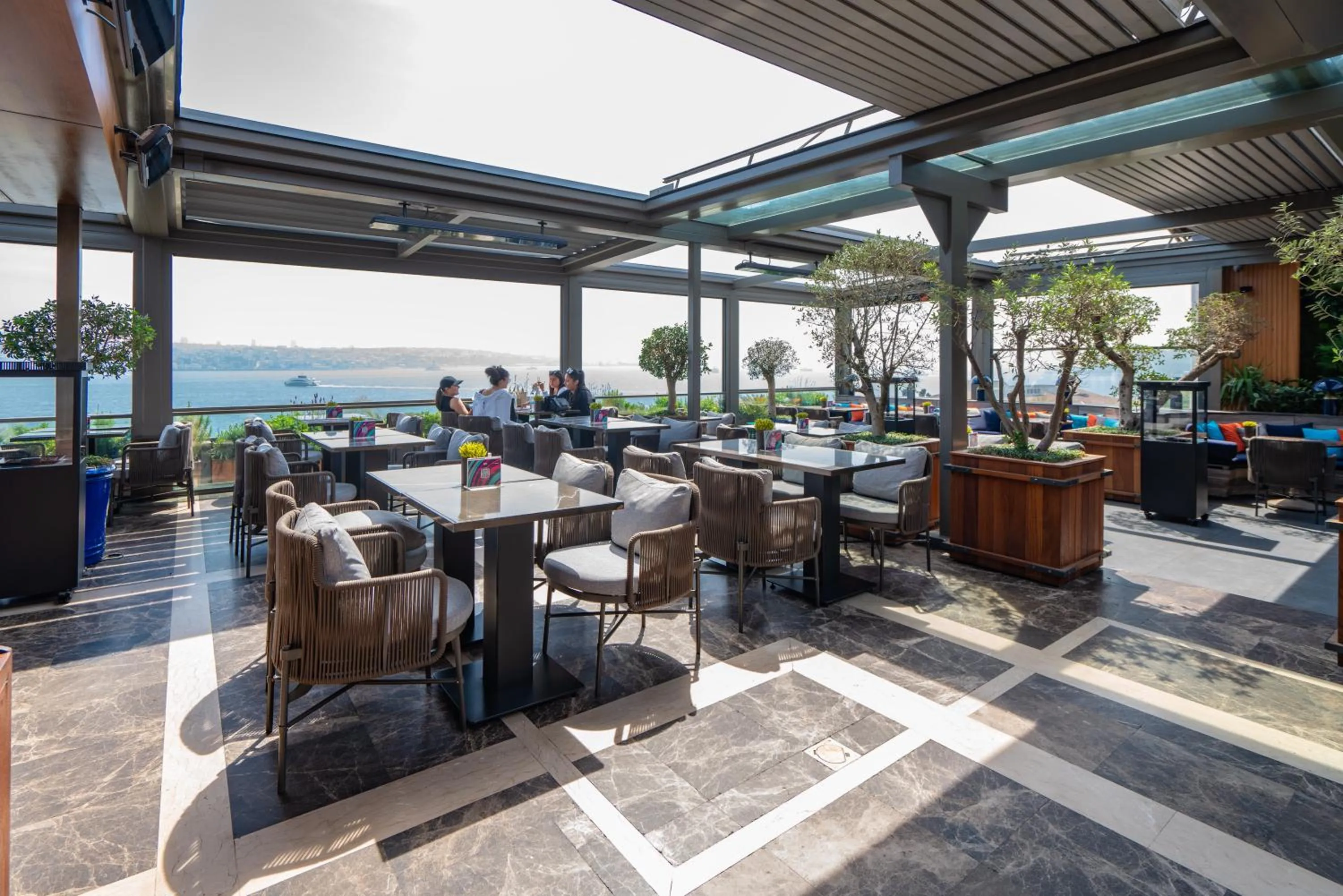 Restaurant/places to eat in Zimmer Bosphorus Hotel