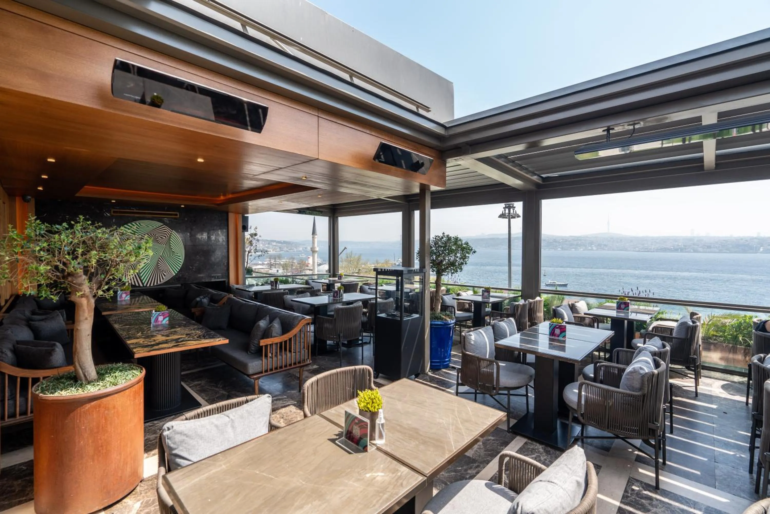 Restaurant/places to eat in Zimmer Bosphorus Hotel