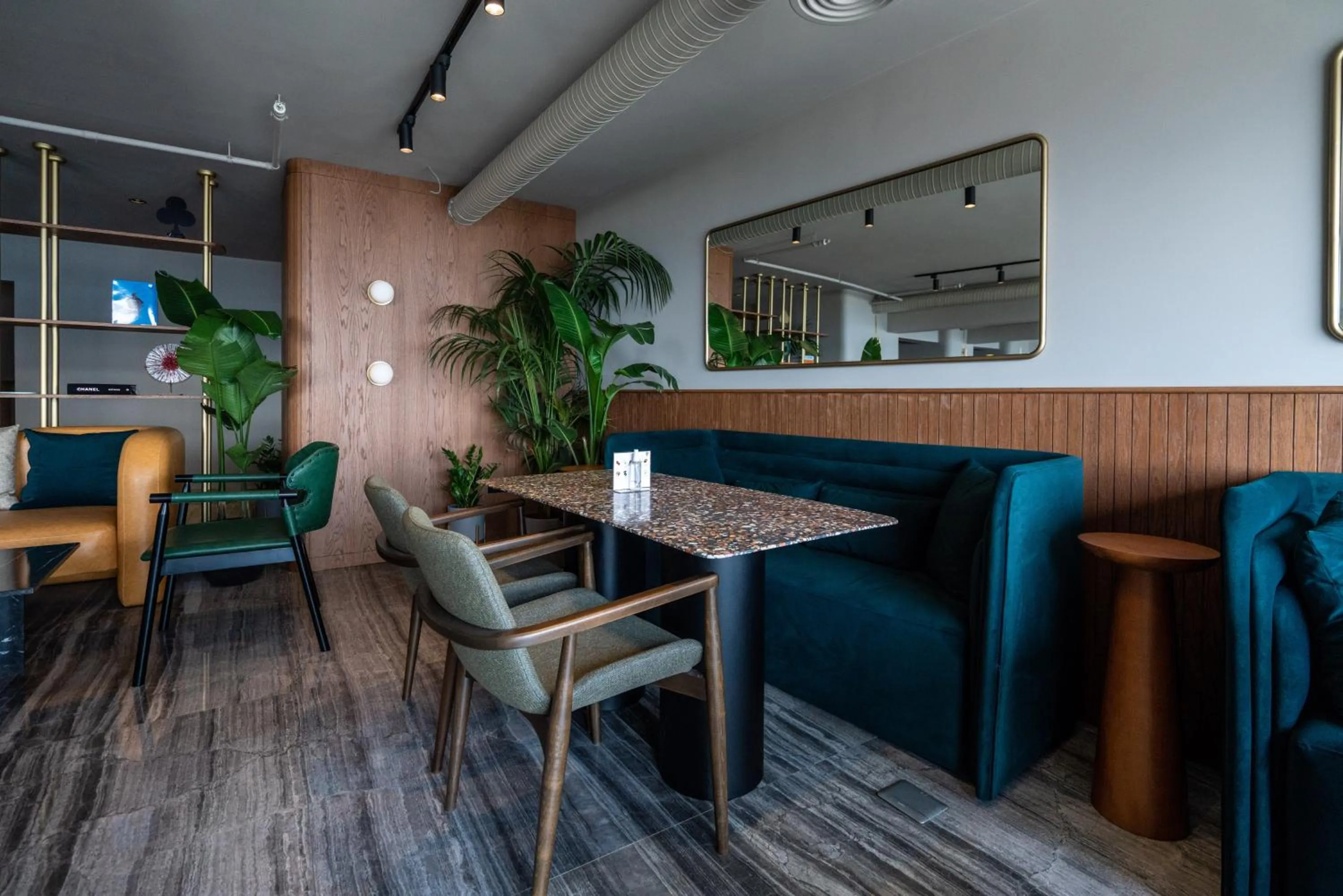 Restaurant/places to eat in Zimmer Bosphorus Hotel