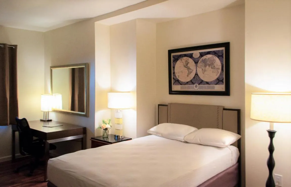 Bed in Anchor Pointe Inn