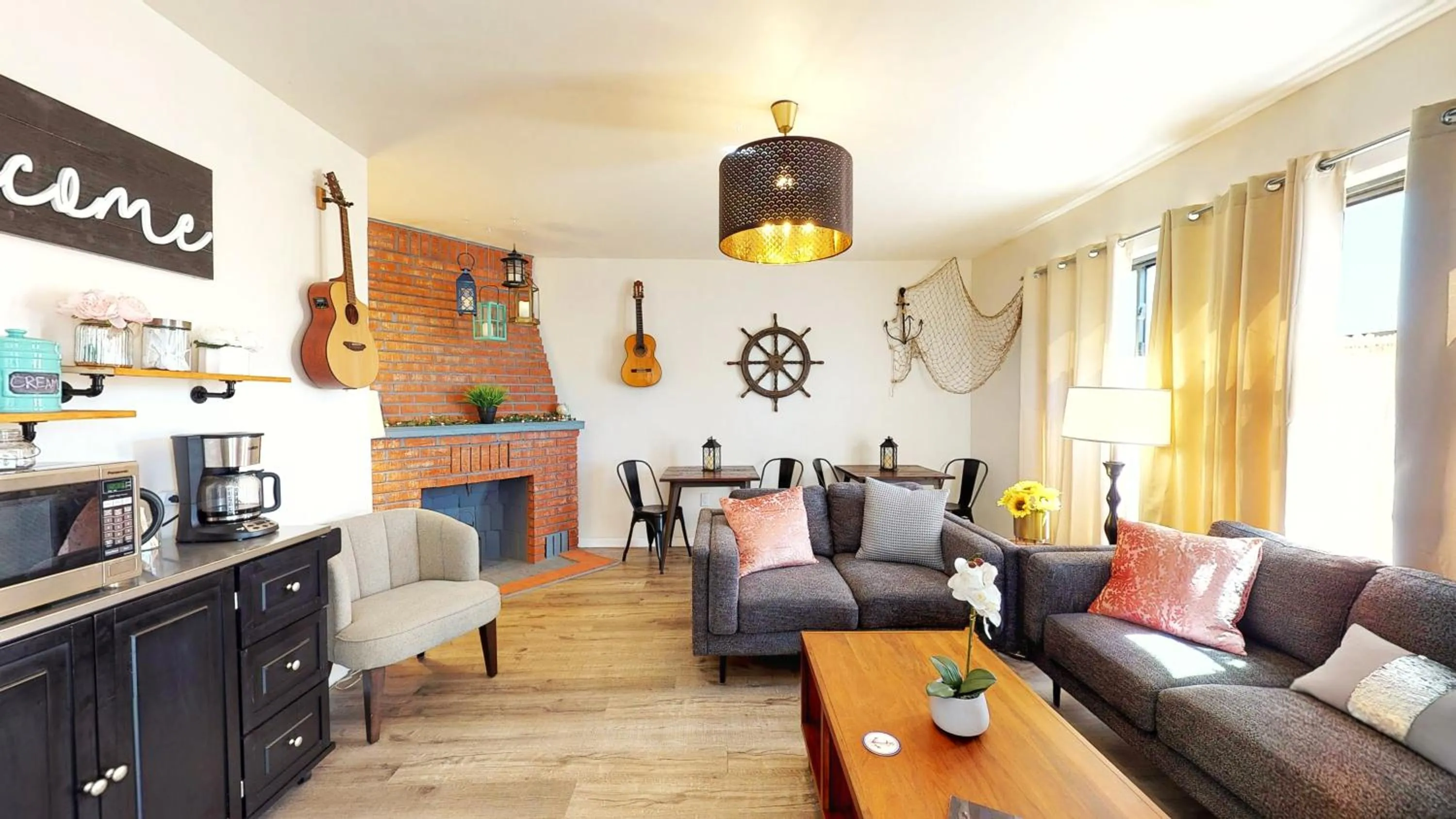 Seating area in Anchor Pointe Inn