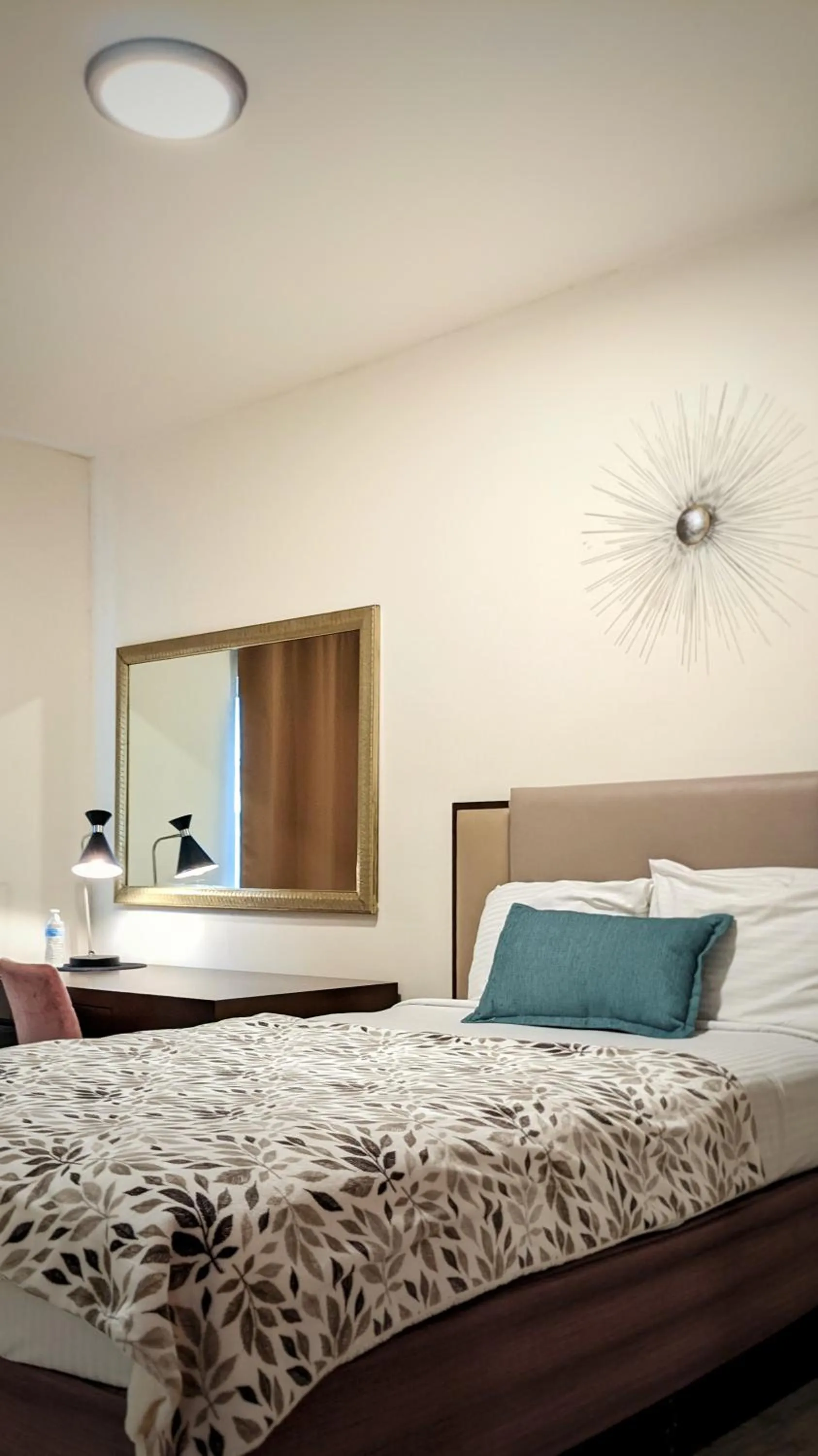 Bed in Anchor Pointe Inn