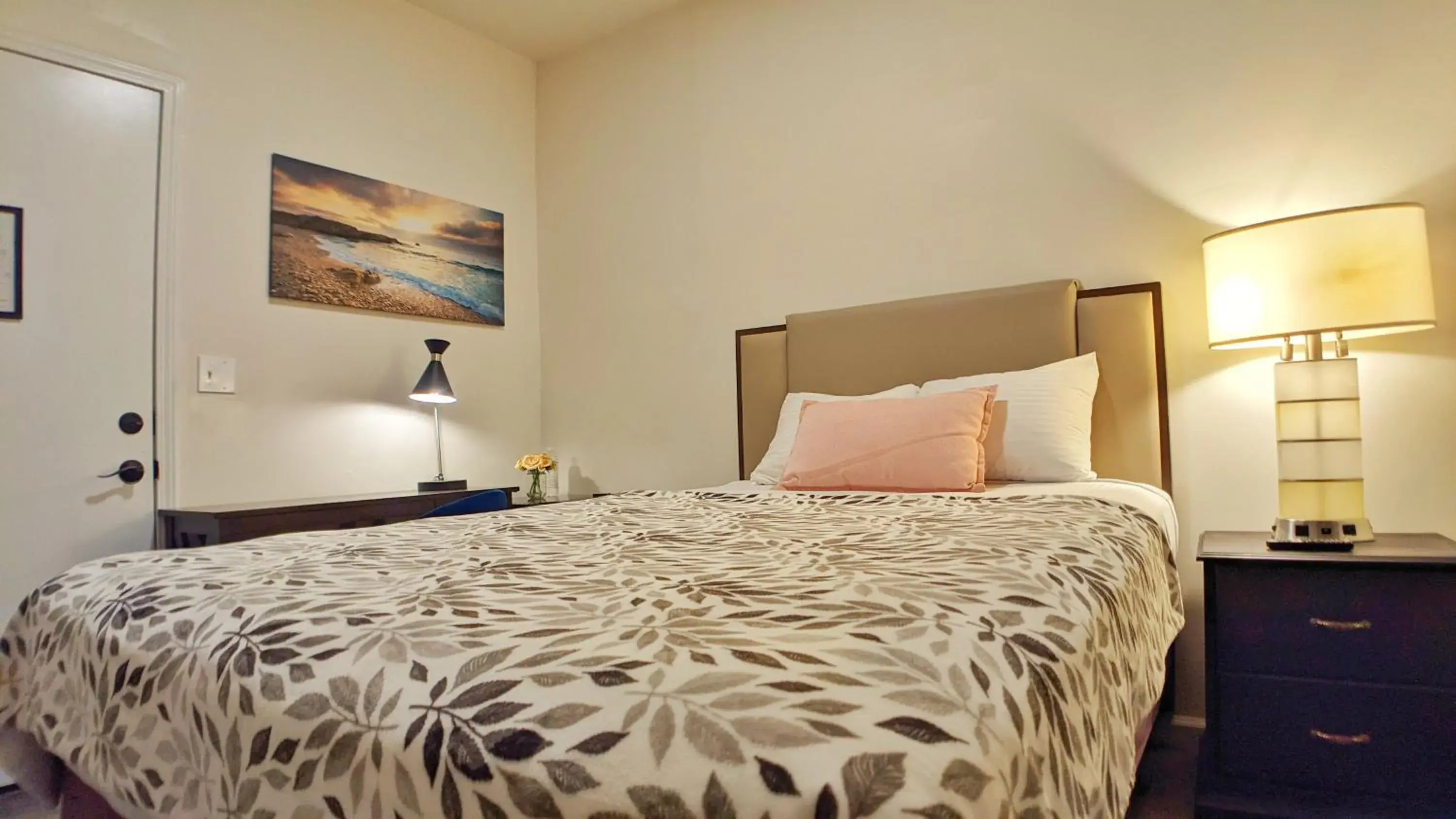 Superior Double Room in Anchor Pointe Inn Superior Double Room in Anchor Pointe Inn