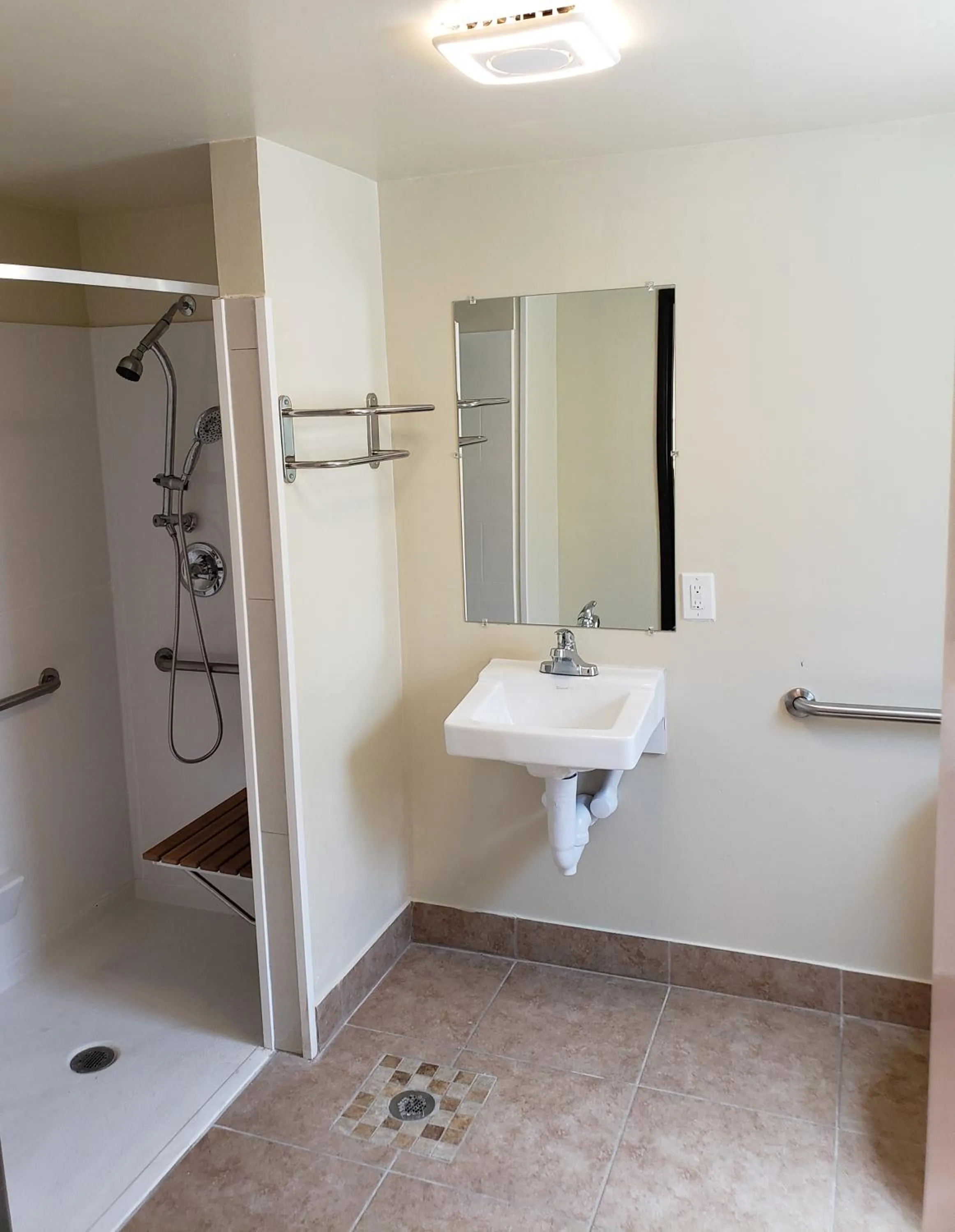 Shower in Anchor Pointe Inn