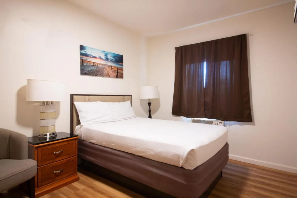 Bed in Anchor Pointe Inn