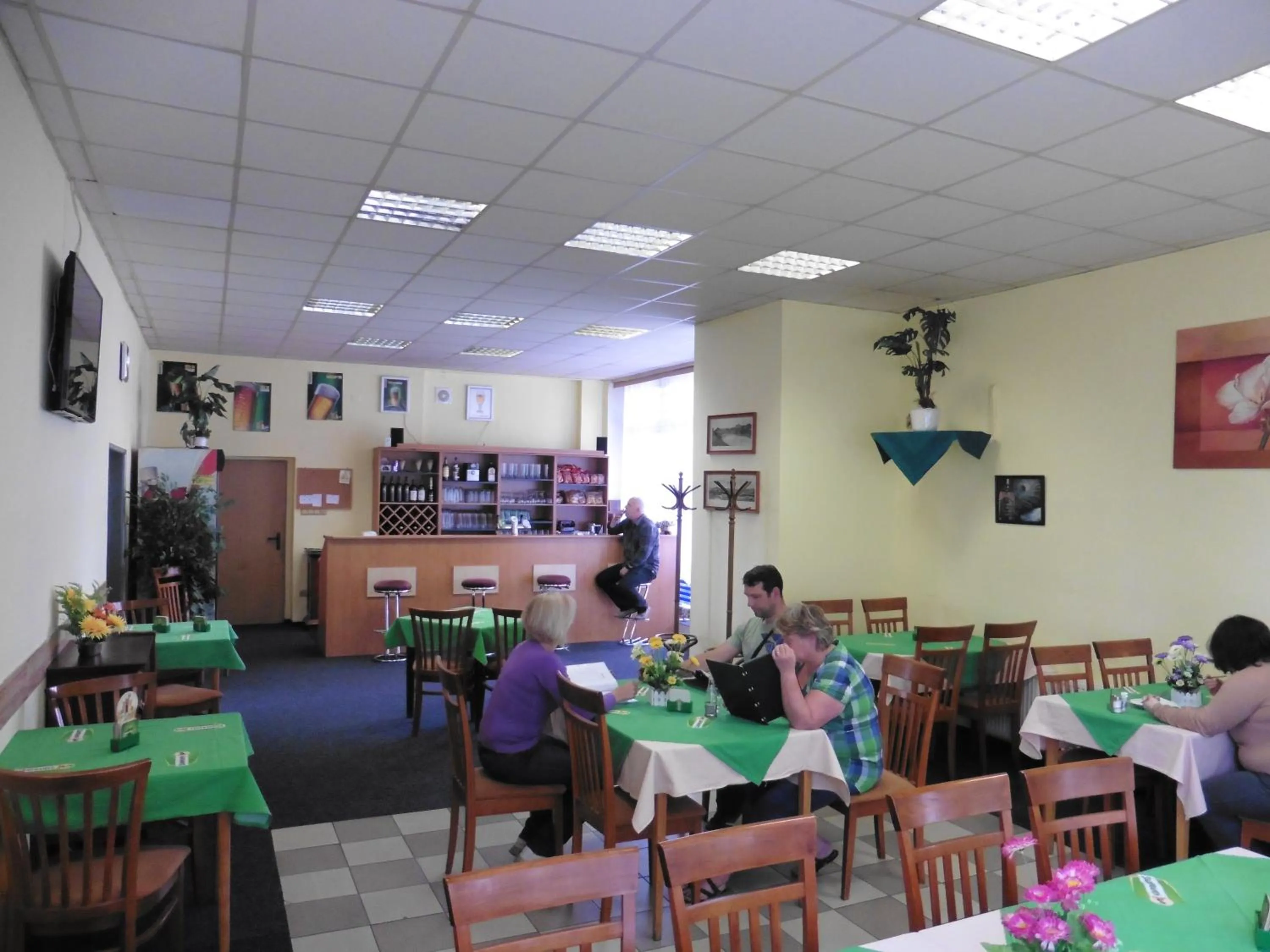 Restaurant/places to eat in Hotel Labe