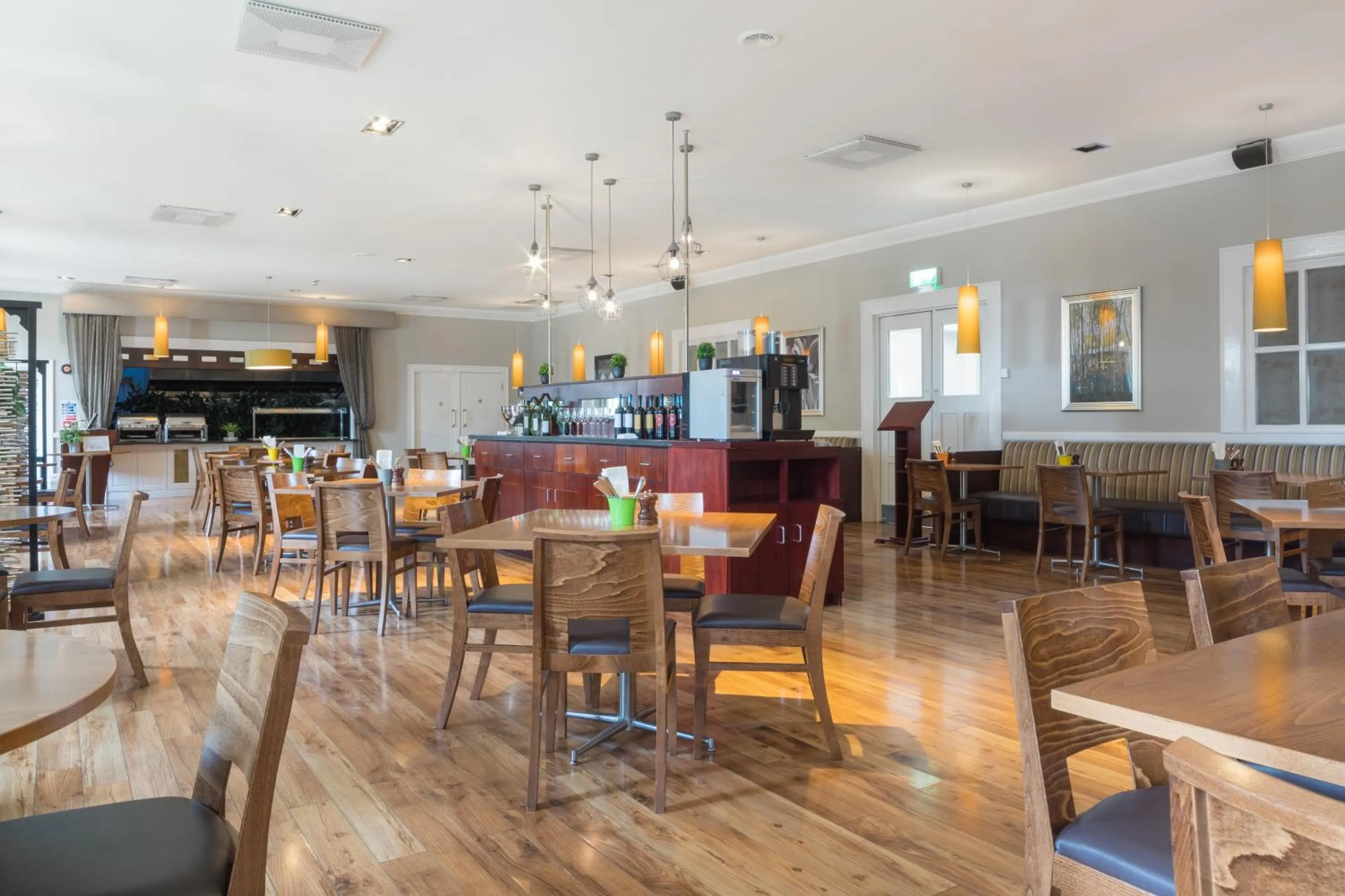 Restaurant/places to eat in Park Inn by Radisson Shannon Airport
