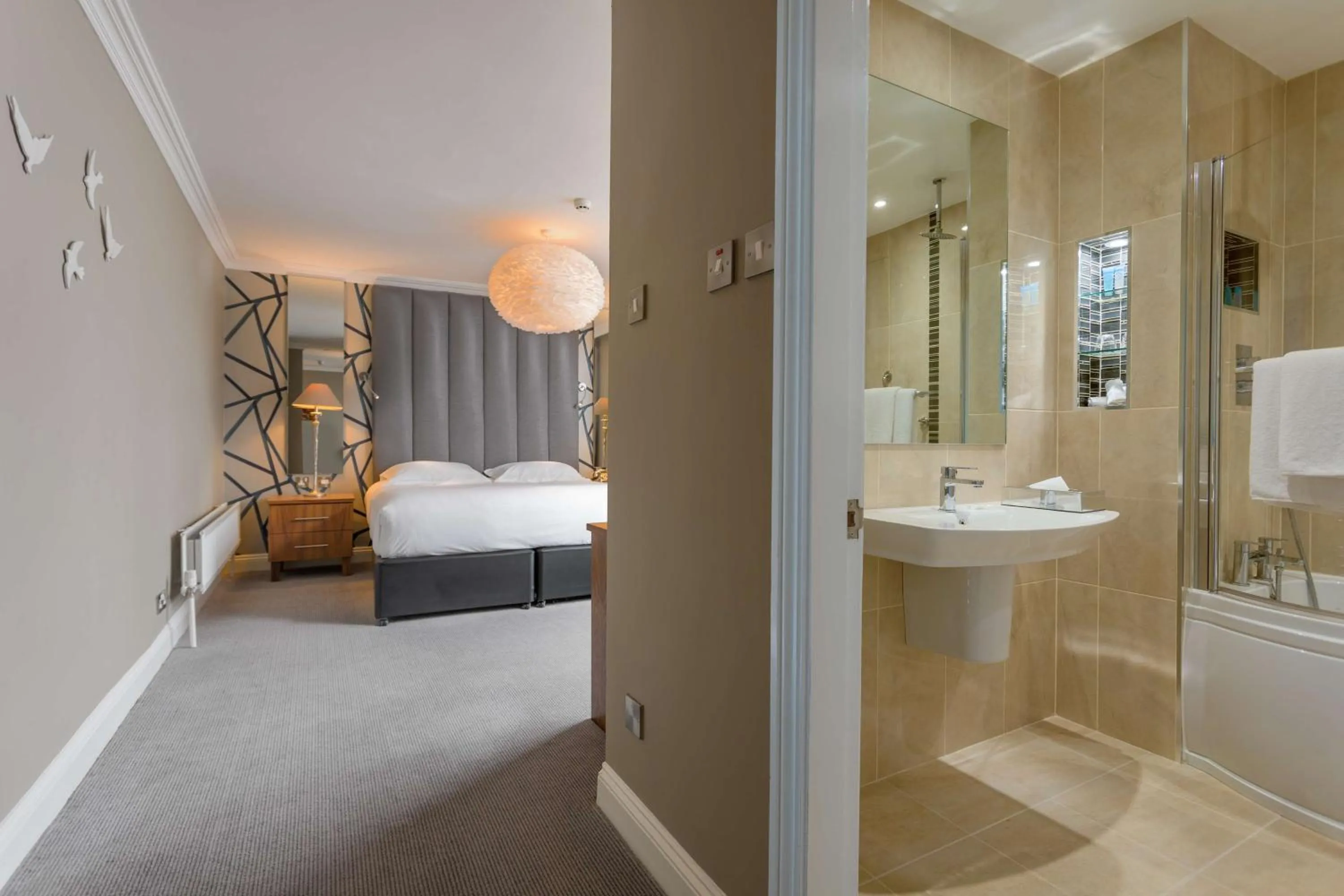 Bed in Park Inn by Radisson Shannon Airport