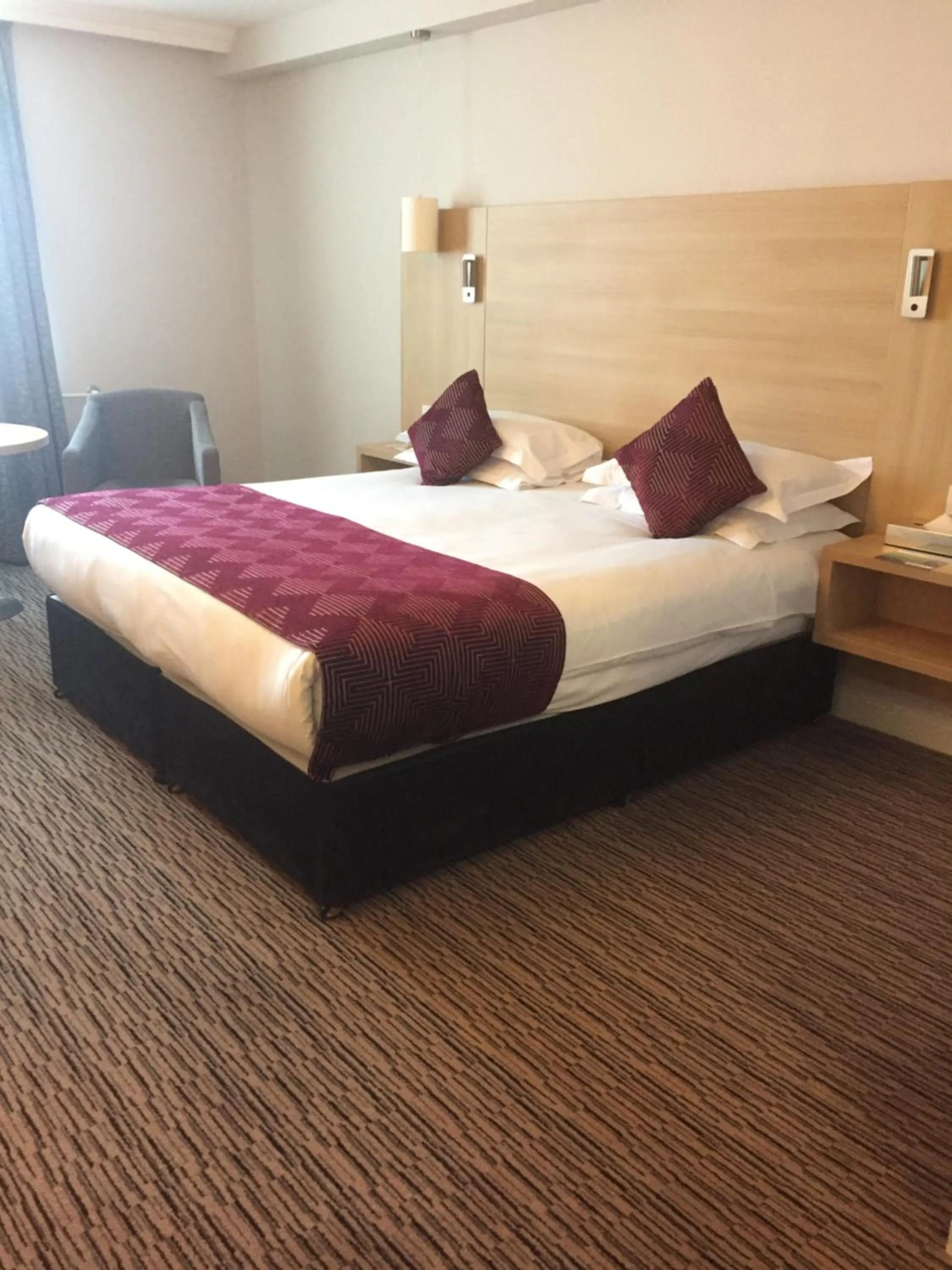 Bed in Park Inn by Radisson Shannon Airport